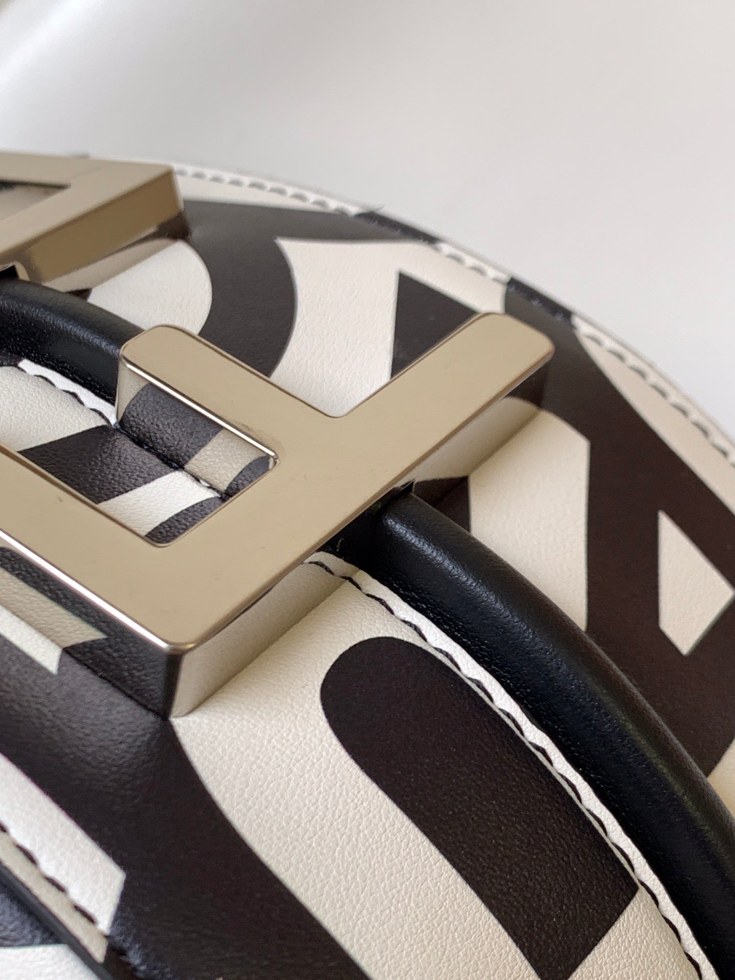 FENDIGRAPHY SMALL 29 IN WHITE MIX BLACK SMOOTH CALFSKIN SILVER HARDWARE mysite