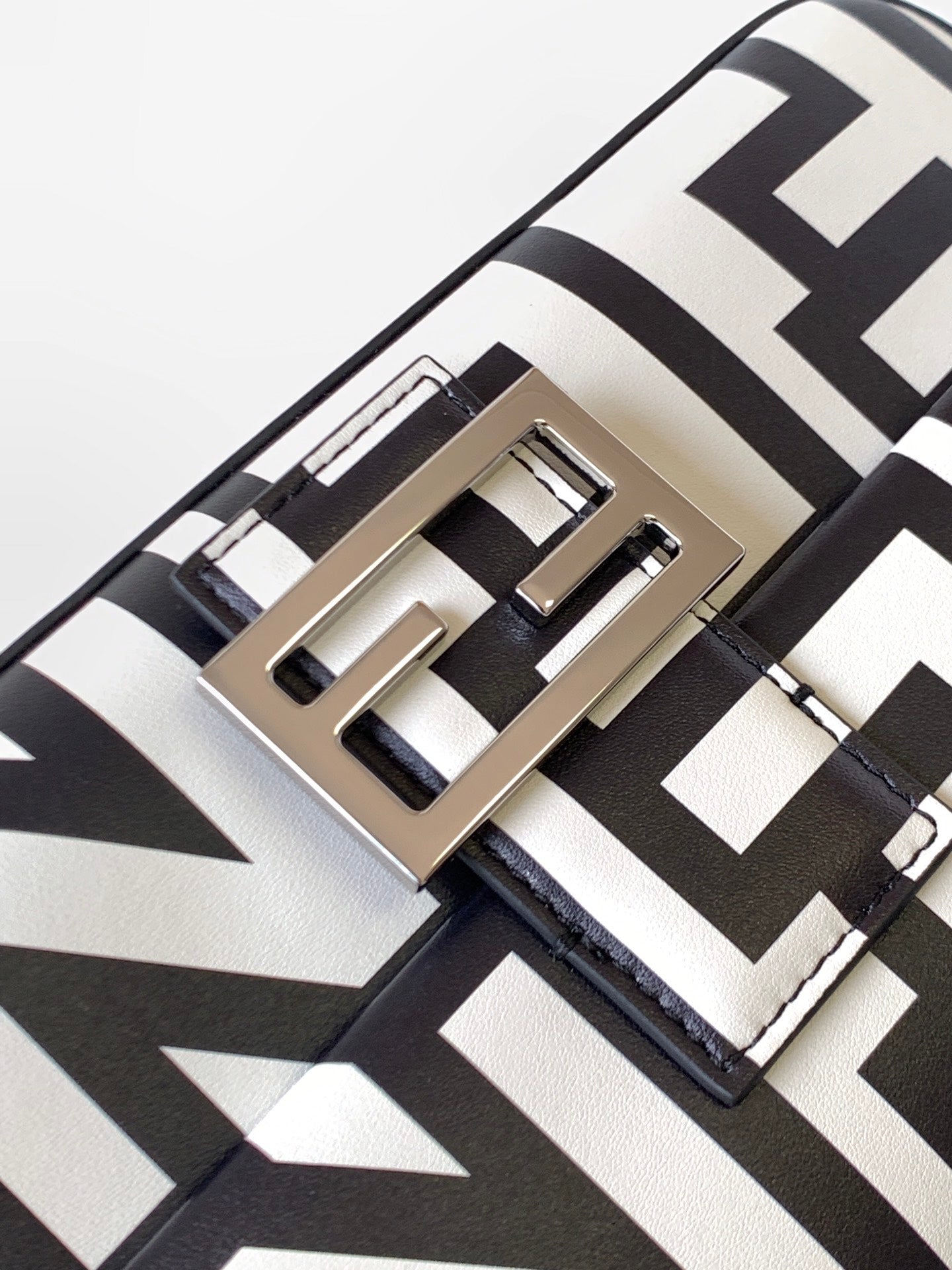 Fend Roma & Marc Jacobs 27 Bag Black White Leather Shw mysite