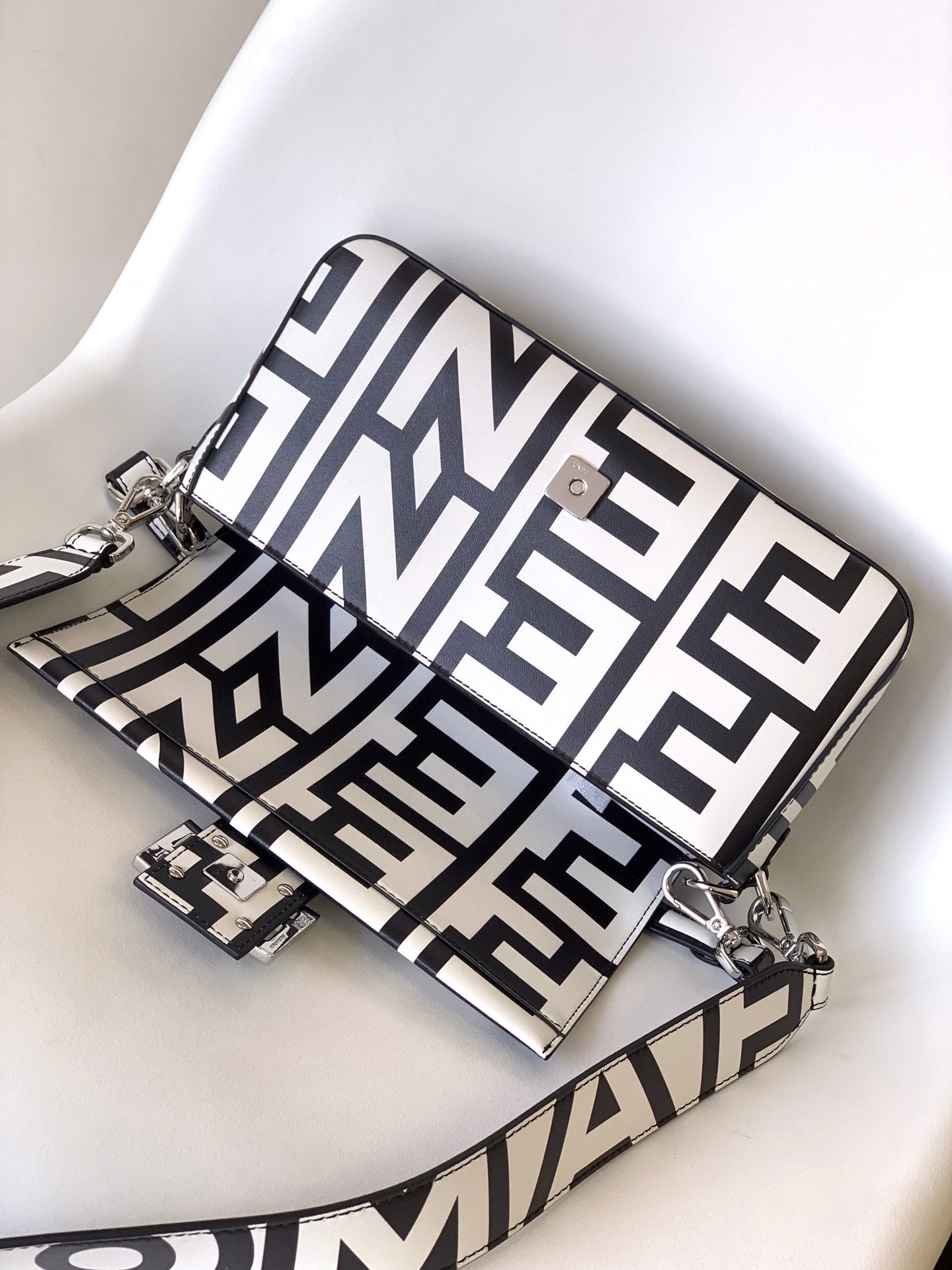 Fend Roma & Marc Jacobs 27 Bag Black White Leather Shw mysite