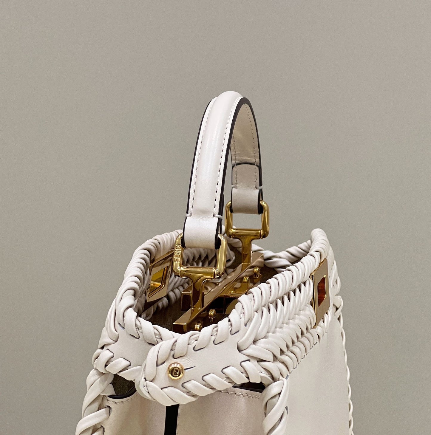 PEEKABOO ISEEU 27 IN WHITE SMOOTH CALFSKIN WITH WOVEN TRIM GOLD HARDWARE mysite