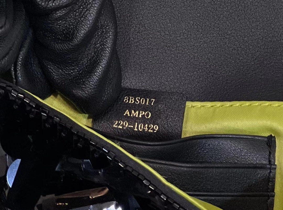 BAGUETTE MINI 19 IN BLACK SEQUINS GOLD HARDWARE mysite