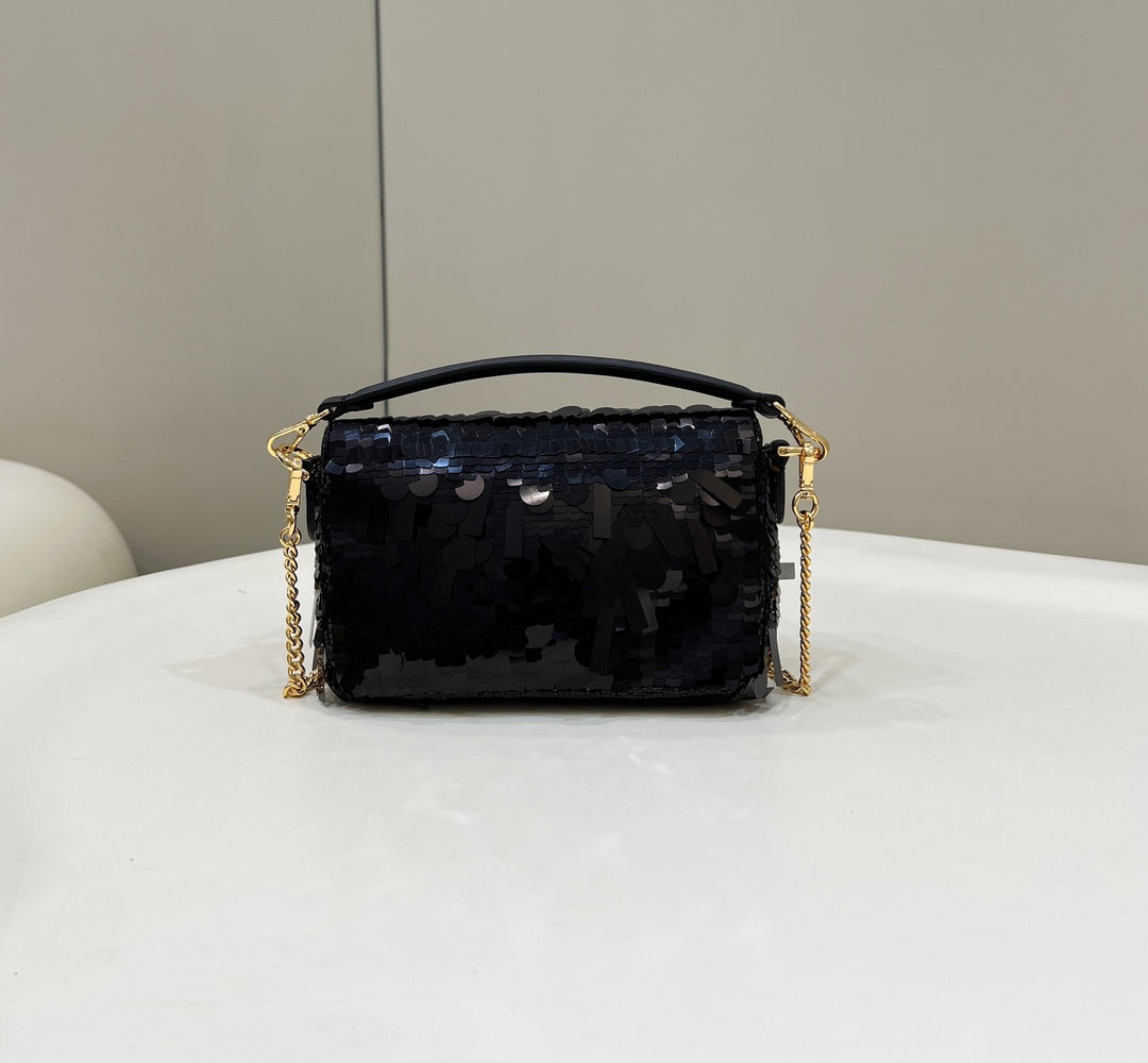 BAGUETTE MINI 19 IN BLACK SEQUINS GOLD HARDWARE mysite