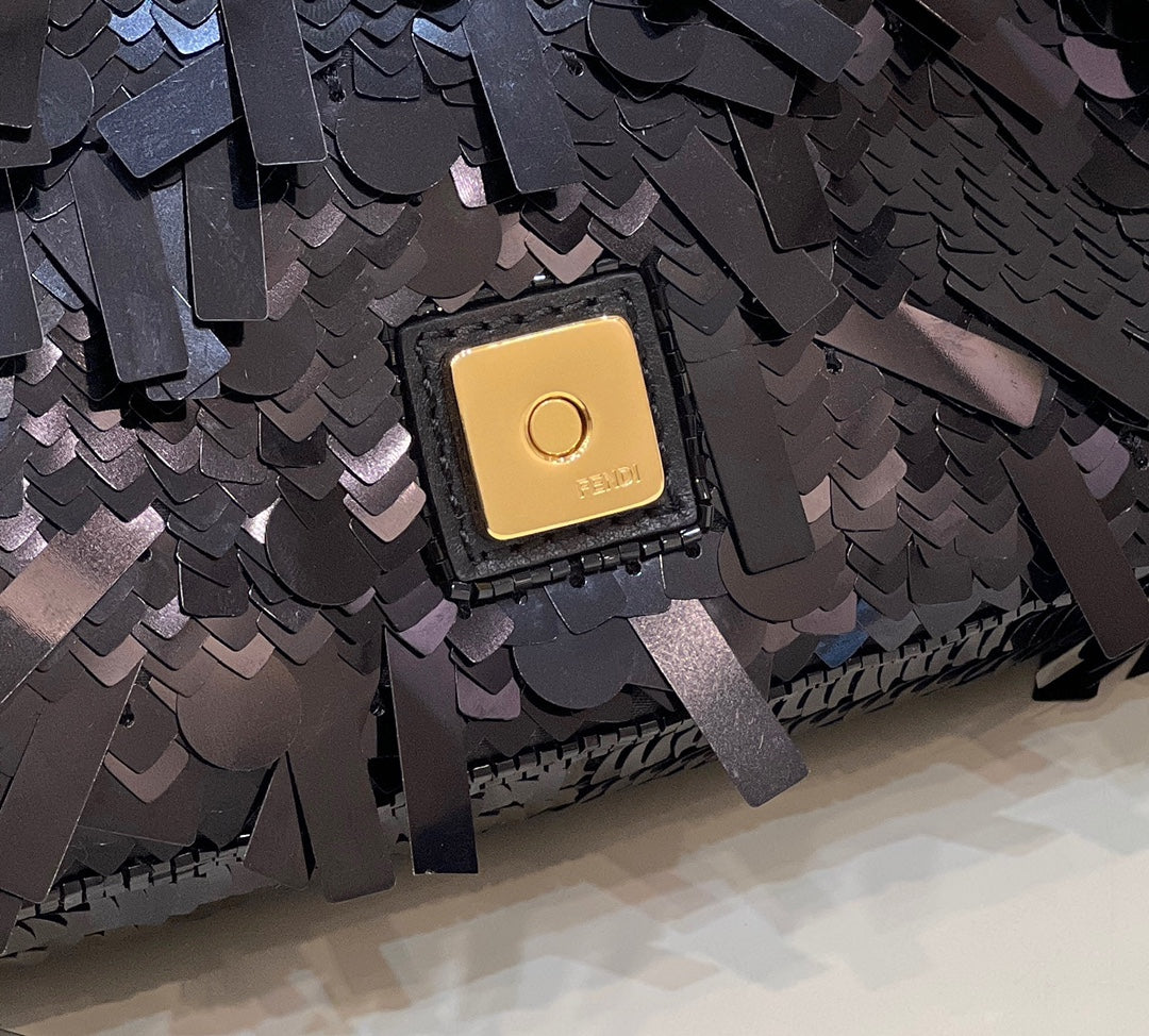 BAGUETTE MINI 19 IN BLACK SEQUINS GOLD HARDWARE mysite