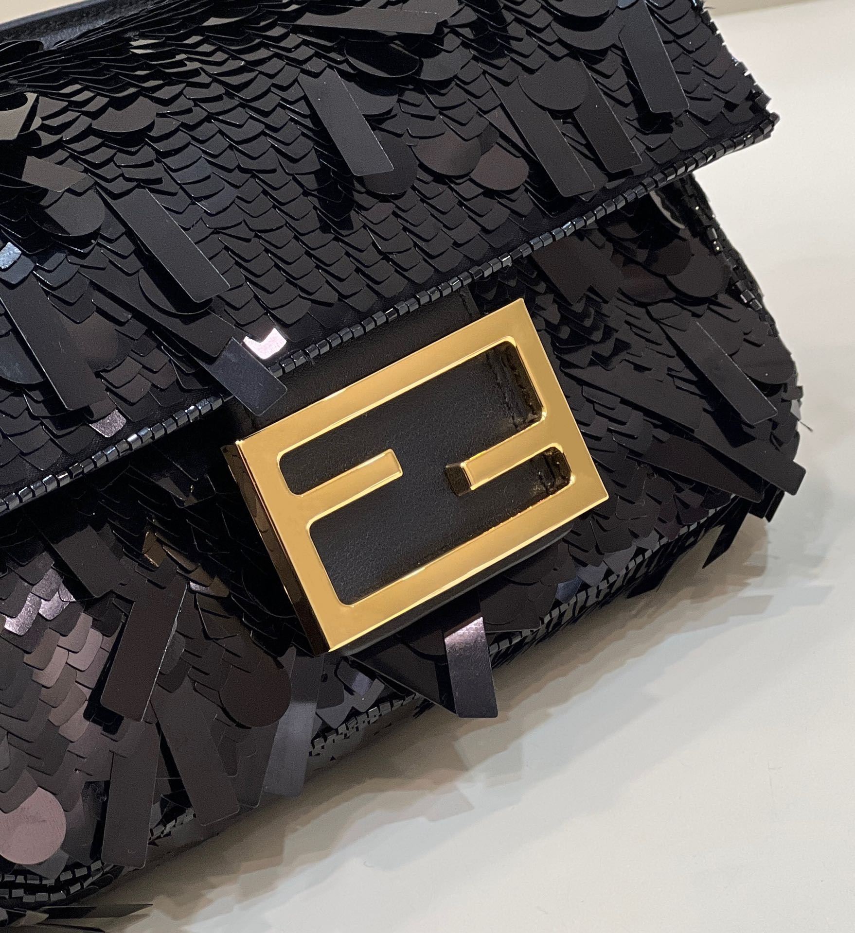 BAGUETTE MINI 19 IN BLACK SEQUINS GOLD HARDWARE mysite