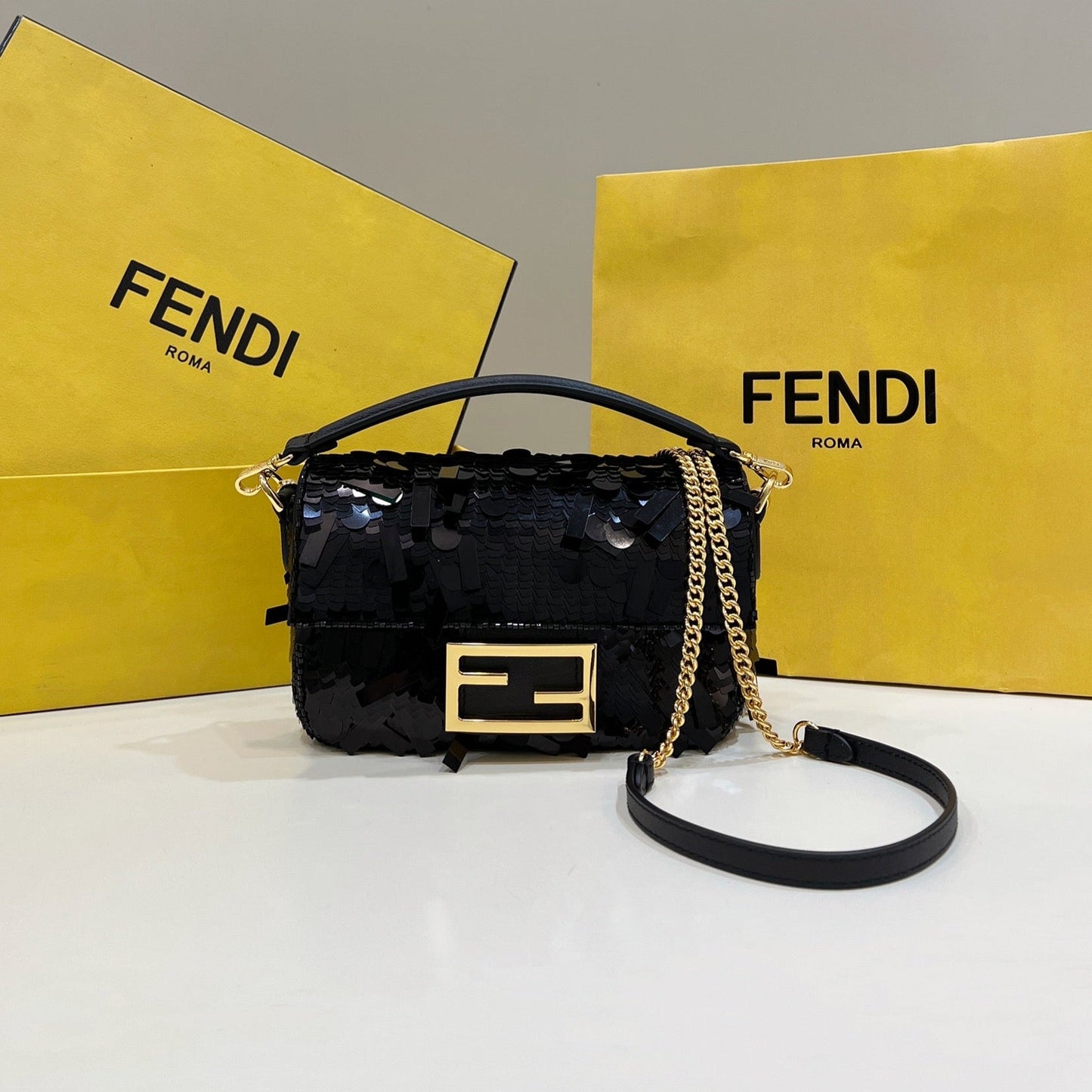 BAGUETTE MINI 19 IN BLACK SEQUINS GOLD HARDWARE mysite