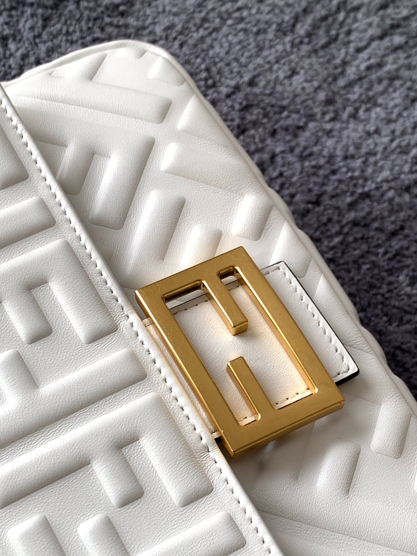 Fend Baguette 27 Bag With FF Motif White Leather Ghw mysite