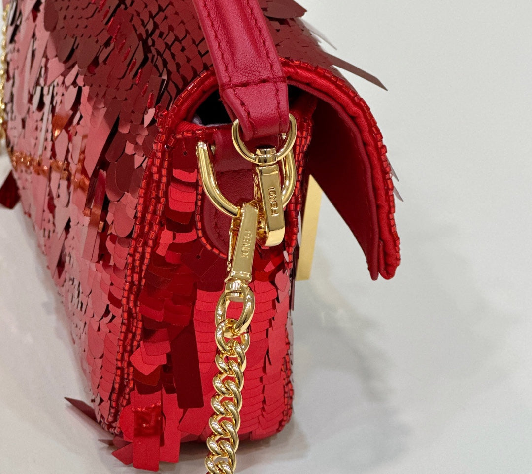BAGUETTE MINI 19 IN RED SEQUINS GOLD HARDWARE mysite