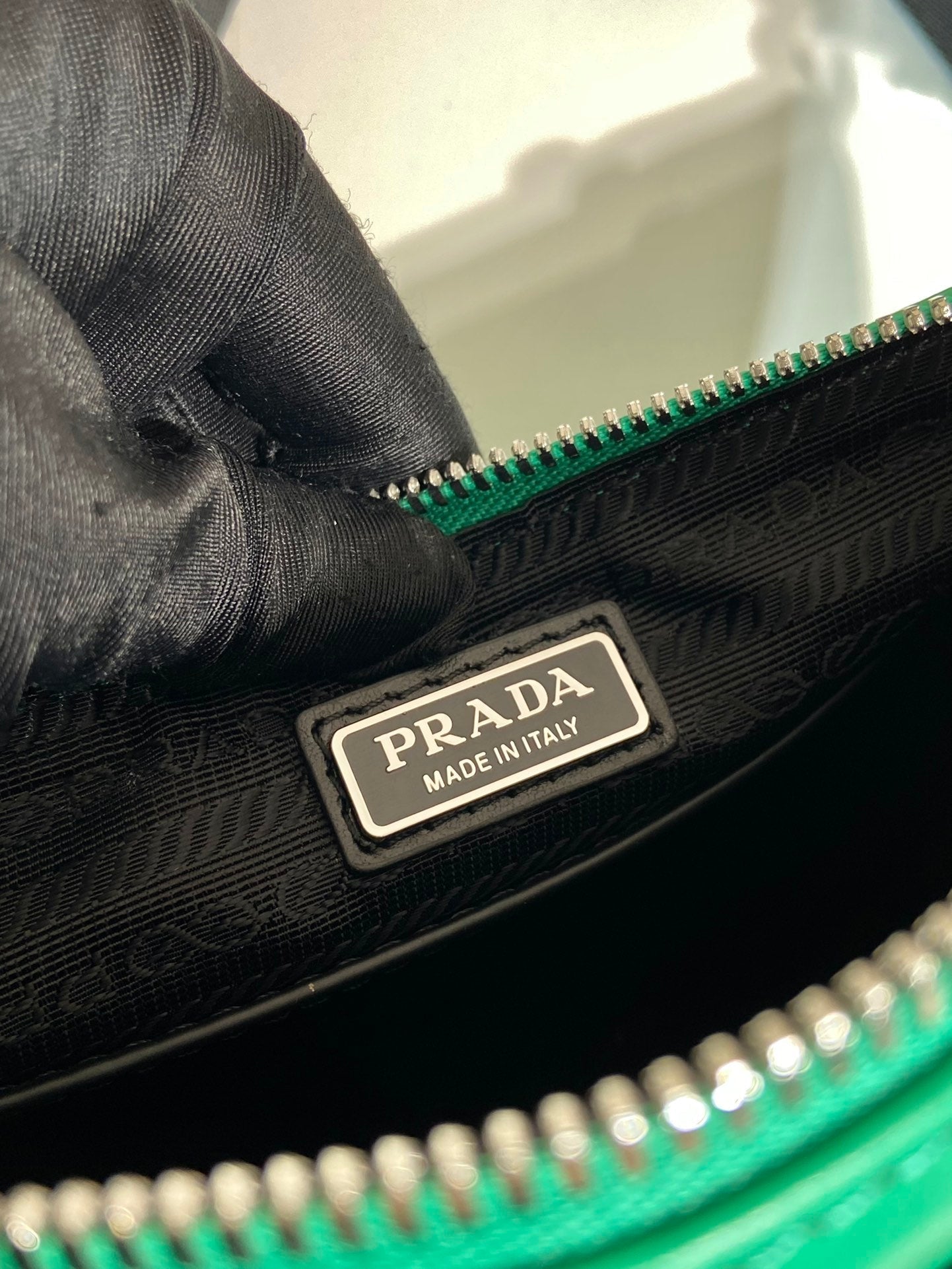 TRIANGULAR BAG 27 IN GO GREEN SMOOTH LAMBSKIN mysite