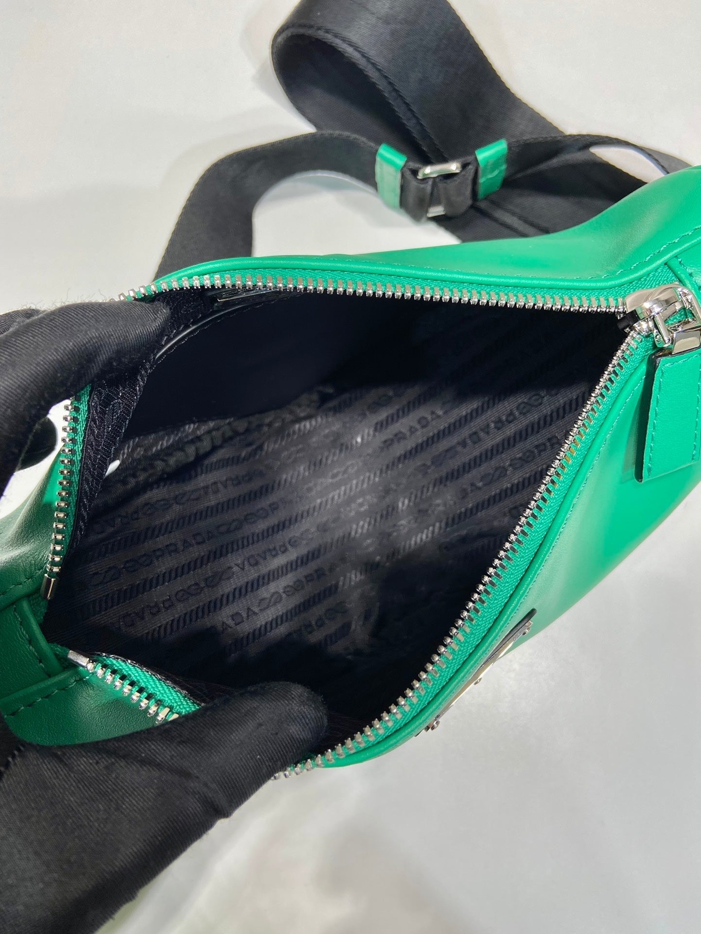 TRIANGULAR BAG 27 IN GO GREEN SMOOTH LAMBSKIN mysite