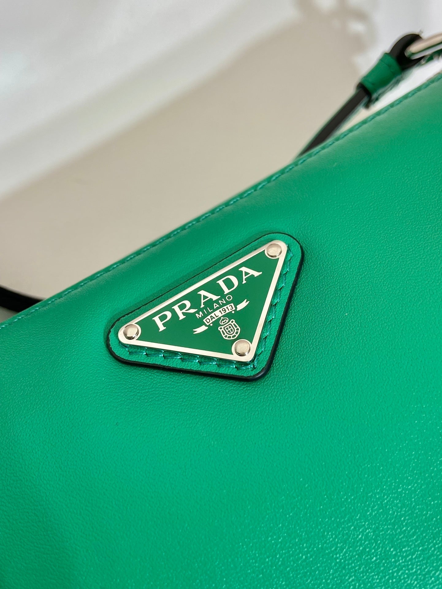 TRIANGULAR BAG 27 IN GO GREEN SMOOTH LAMBSKIN mysite