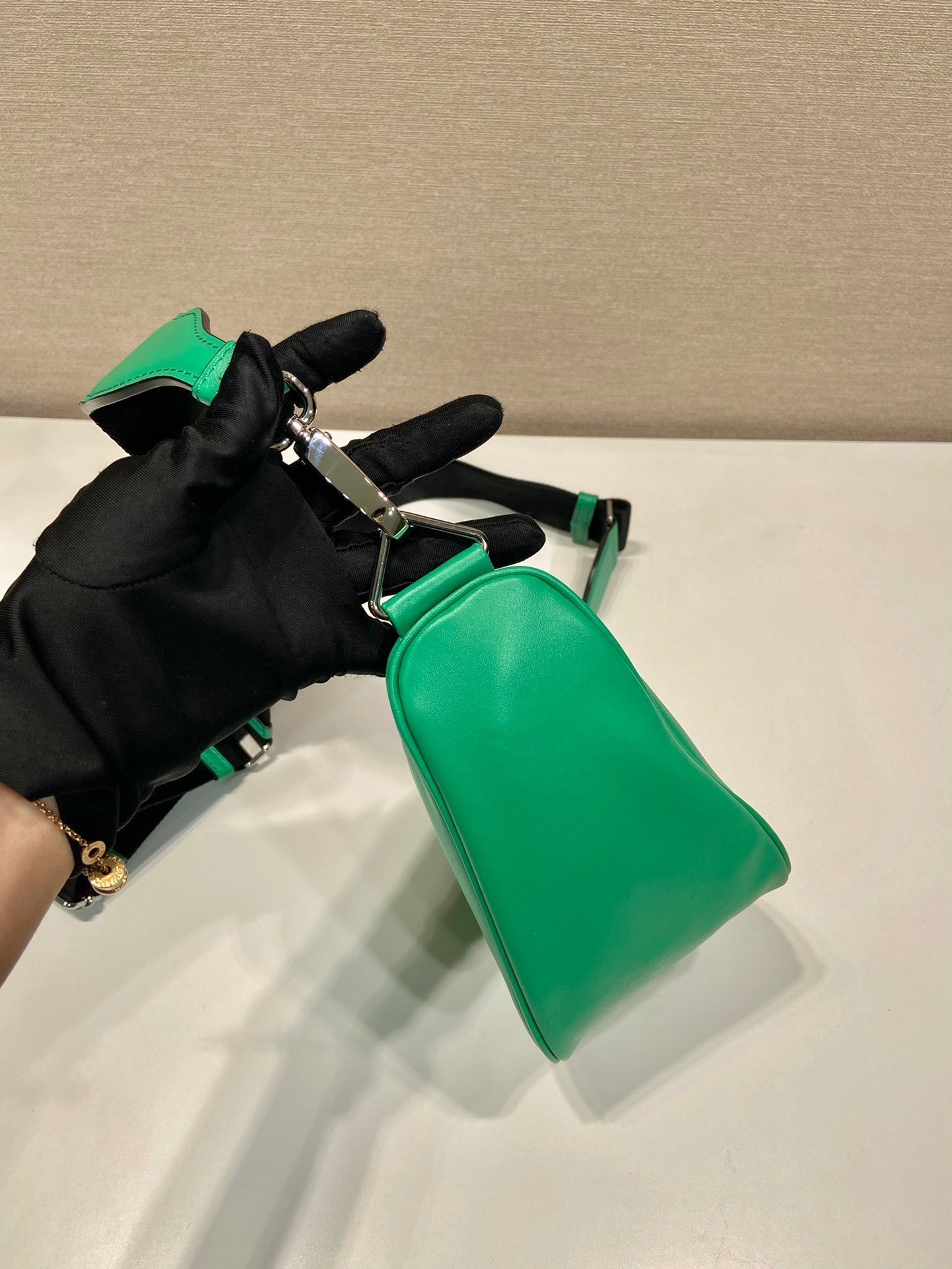 TRIANGULAR BAG 27 IN GO GREEN SMOOTH LAMBSKIN mysite