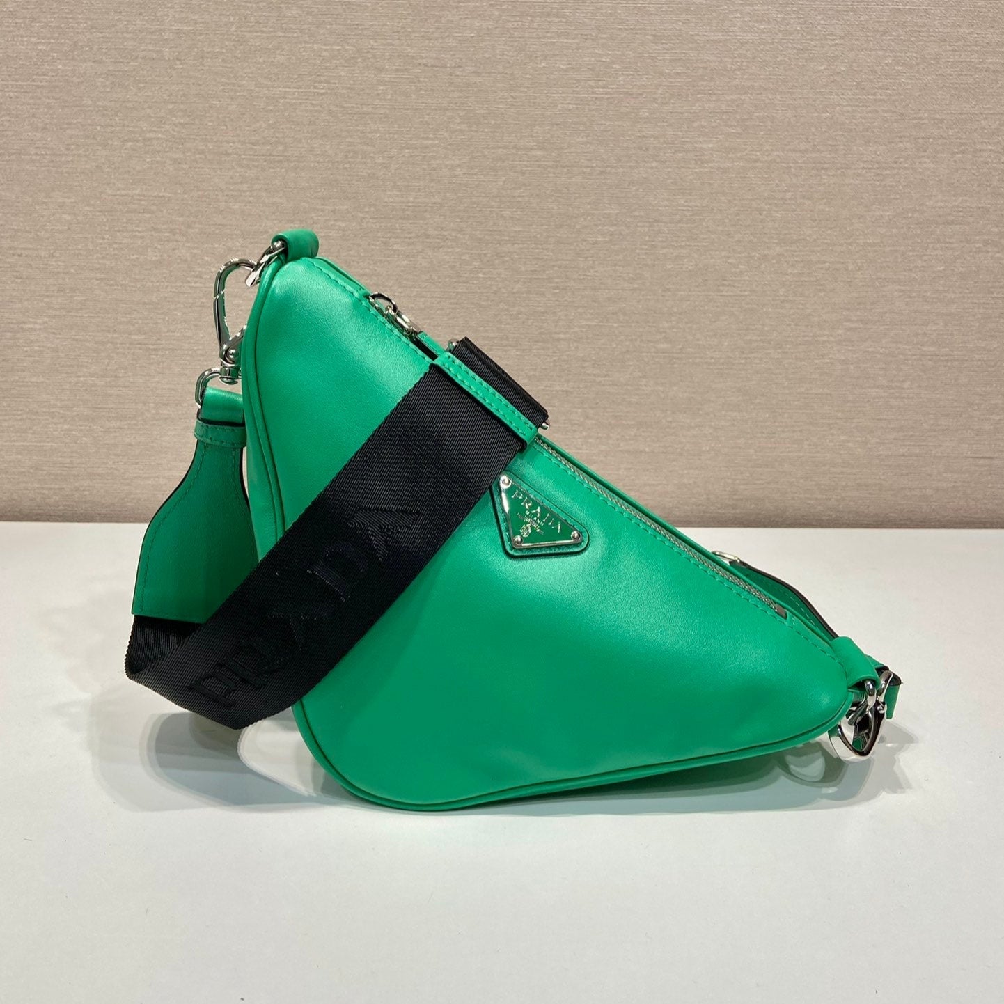 TRIANGULAR BAG 27 IN GO GREEN SMOOTH LAMBSKIN mysite