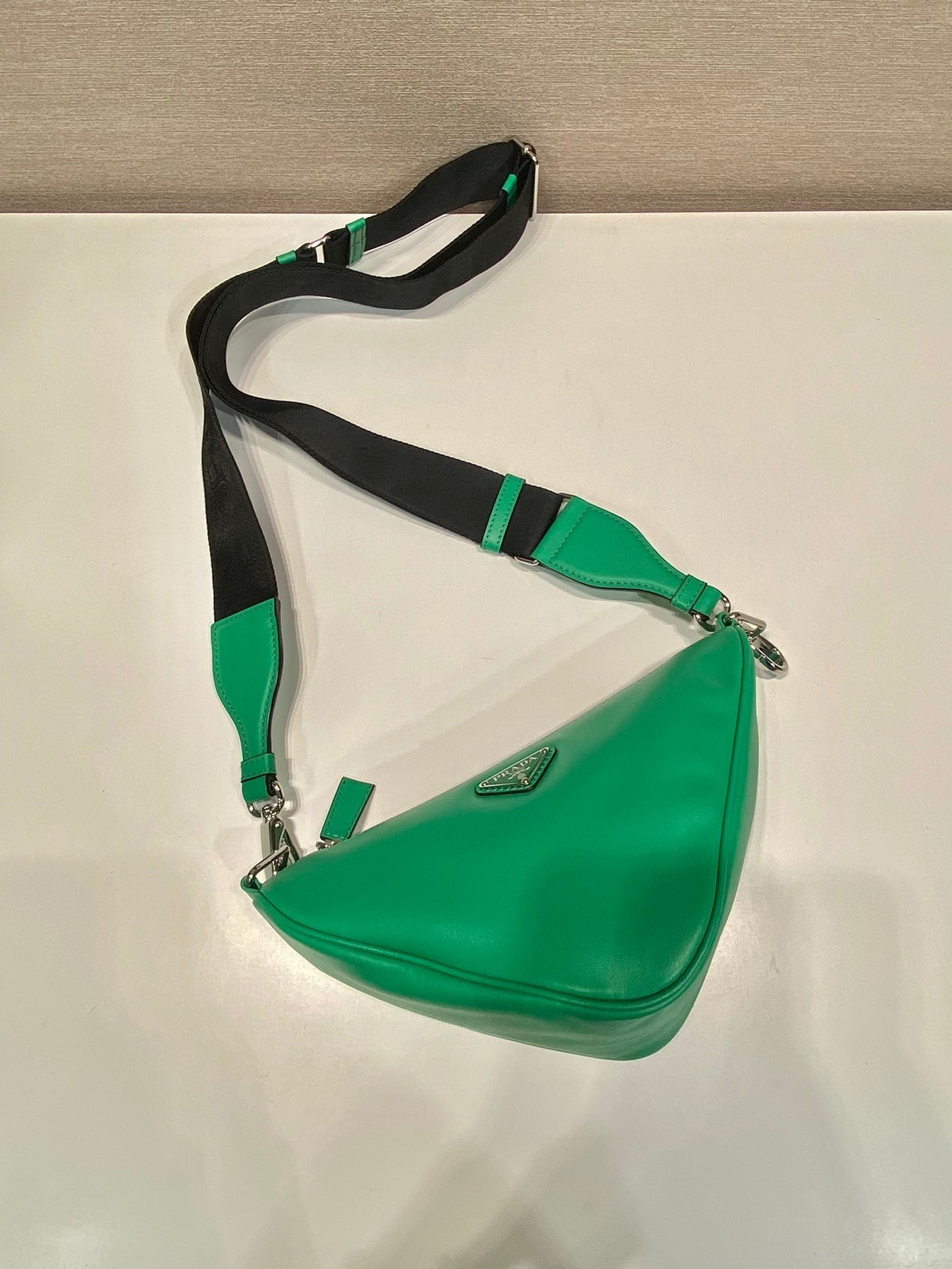 TRIANGULAR BAG 27 IN GO GREEN SMOOTH LAMBSKIN mysite
