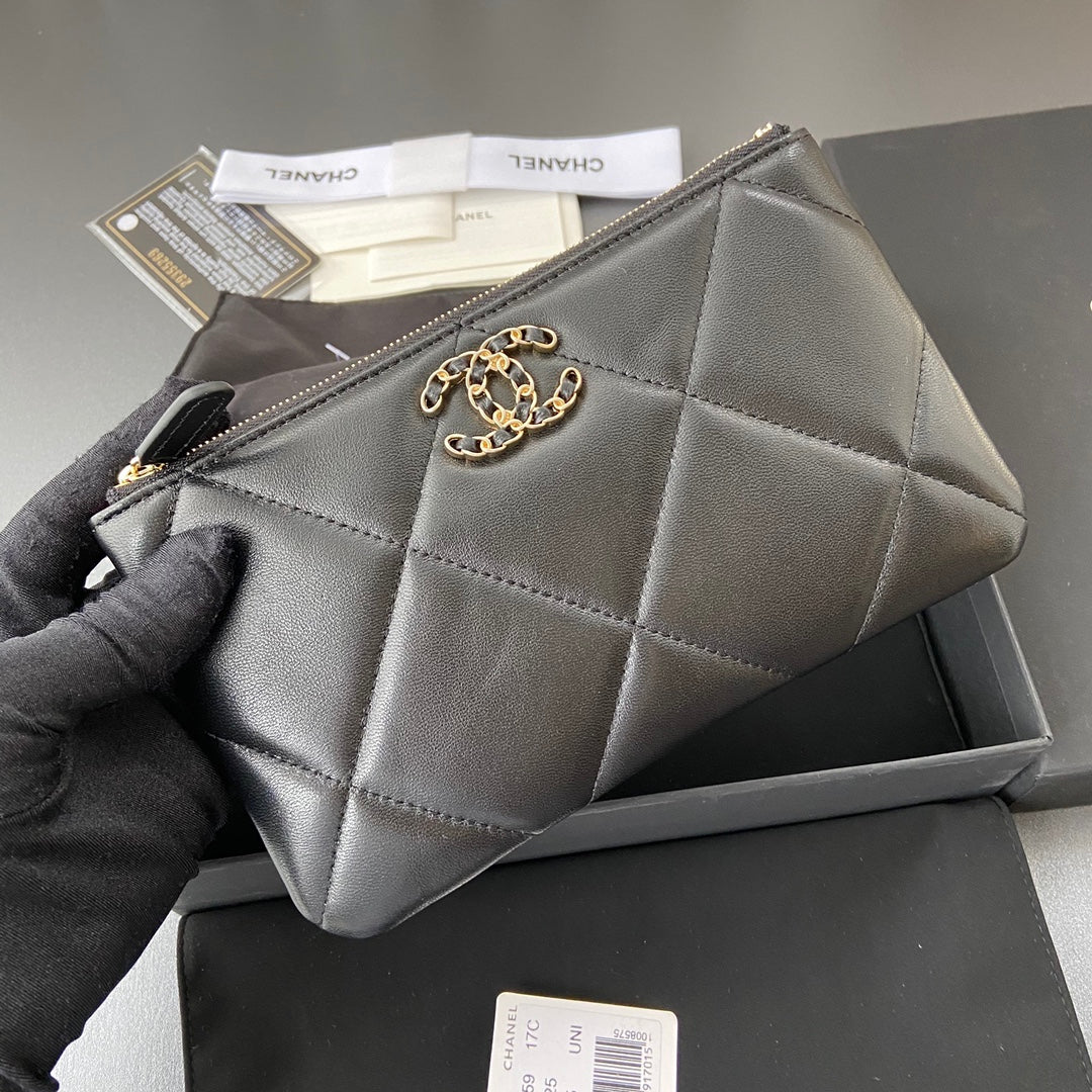 CC 19 Pouch 20cm Black Calfskin mysite