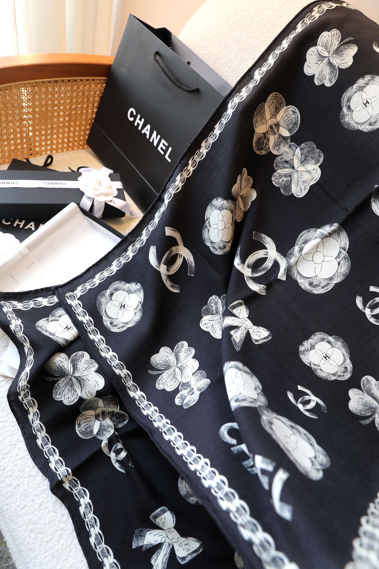 SCARF 180 CM IN BLACK FLOWER MONOGRAM SILK AND CASHMERE 401134 mysite