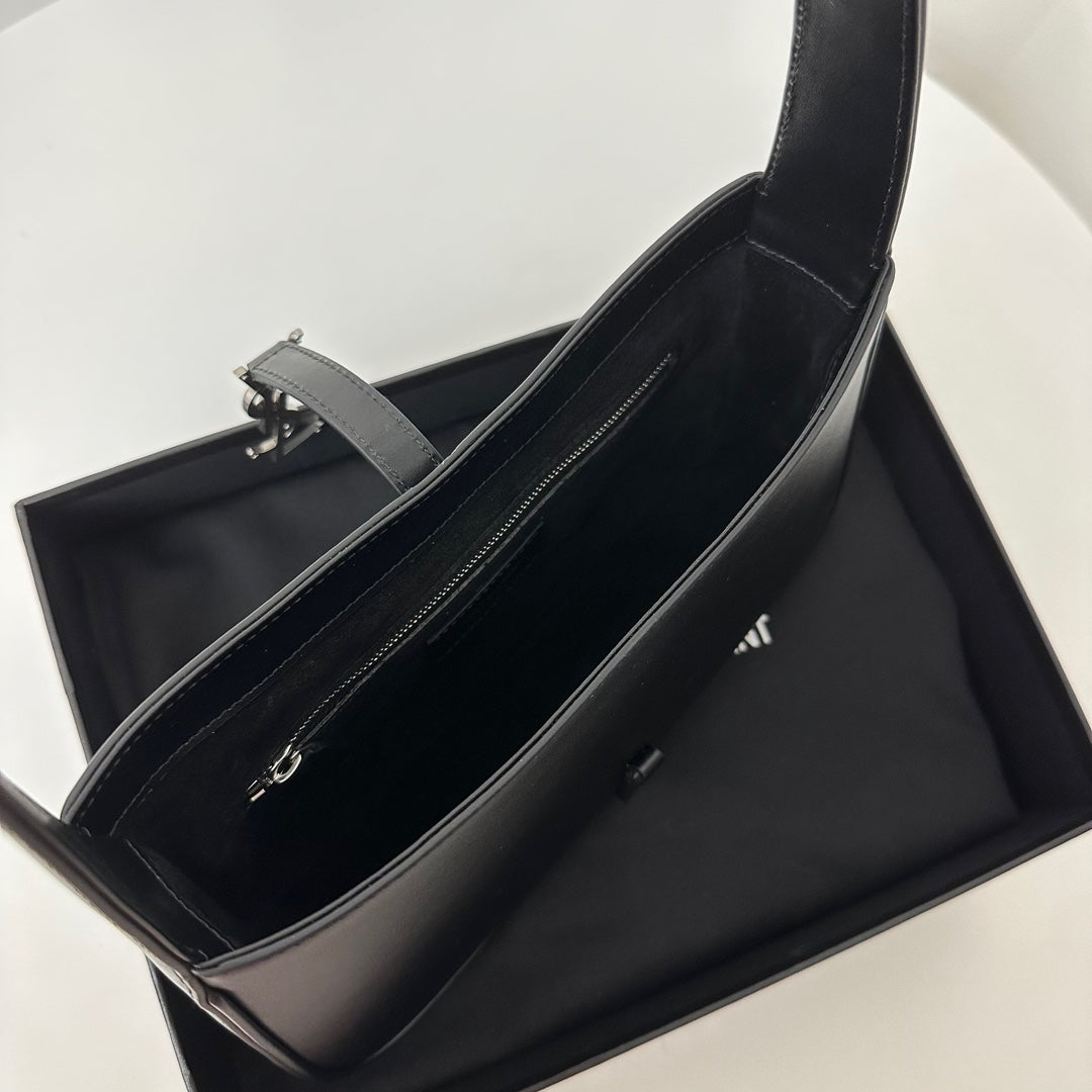 Le 5 a 7 24 Black Lambskin Shw mysite