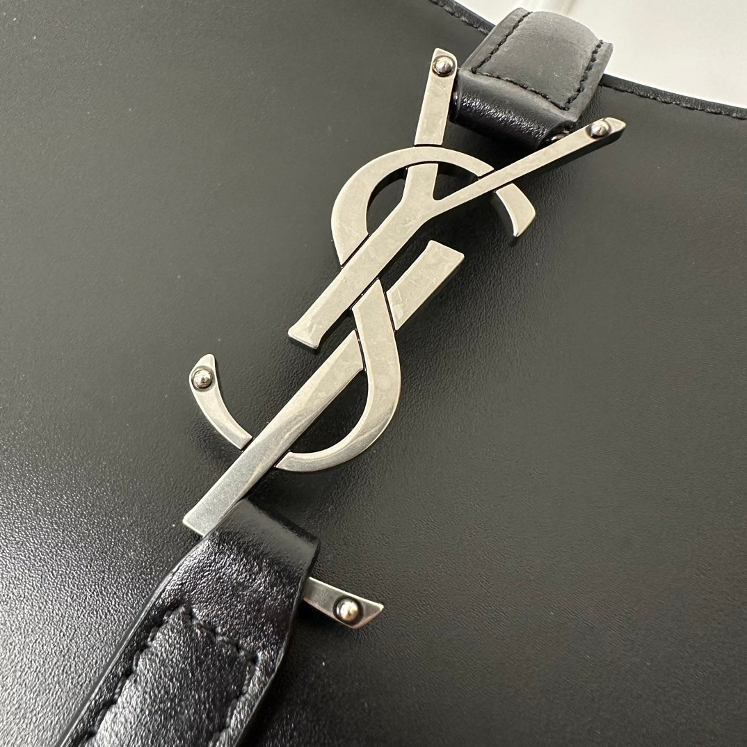 Le 5 a 7 24 Black Lambskin Shw mysite