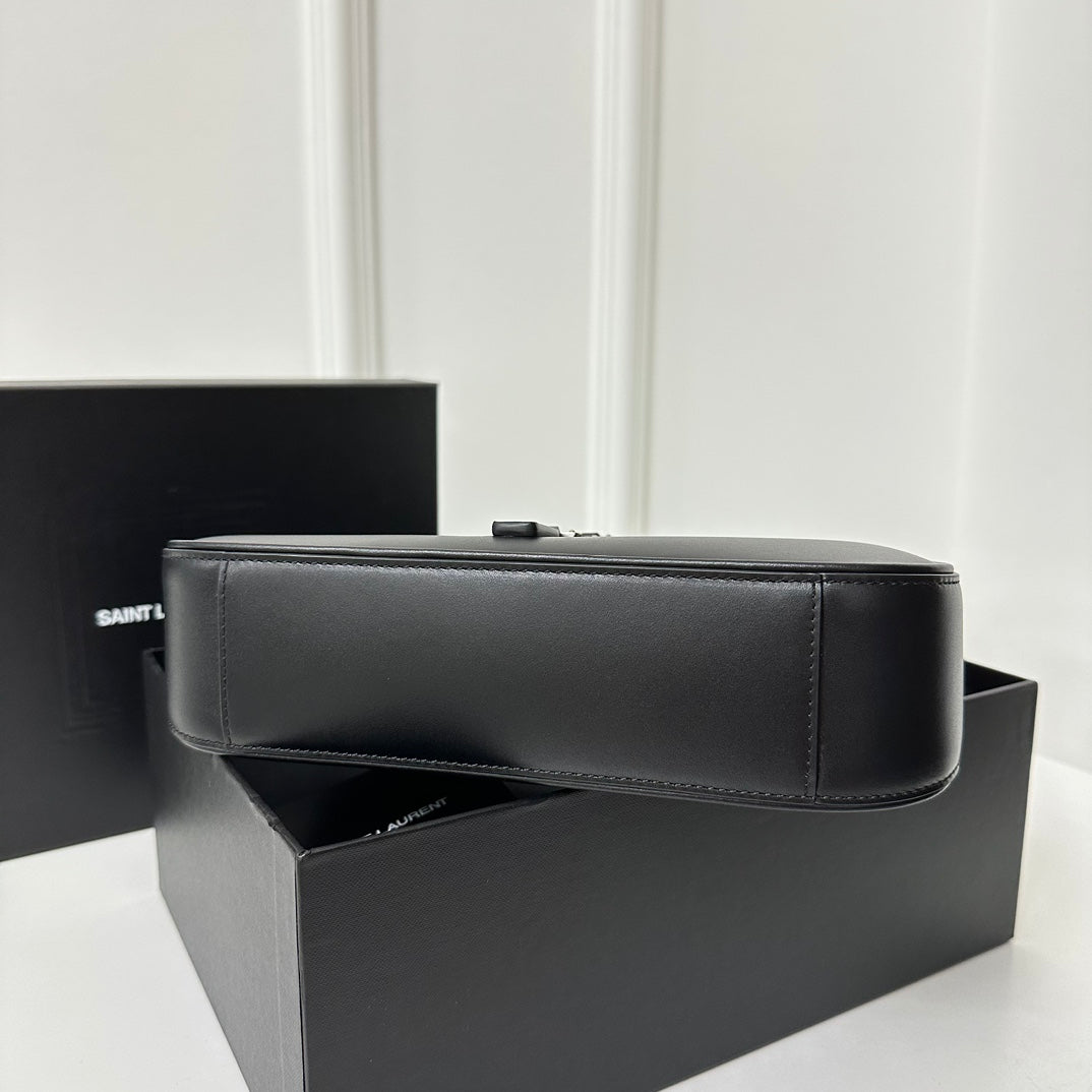 Le 5 a 7 24 Black Lambskin Shw mysite