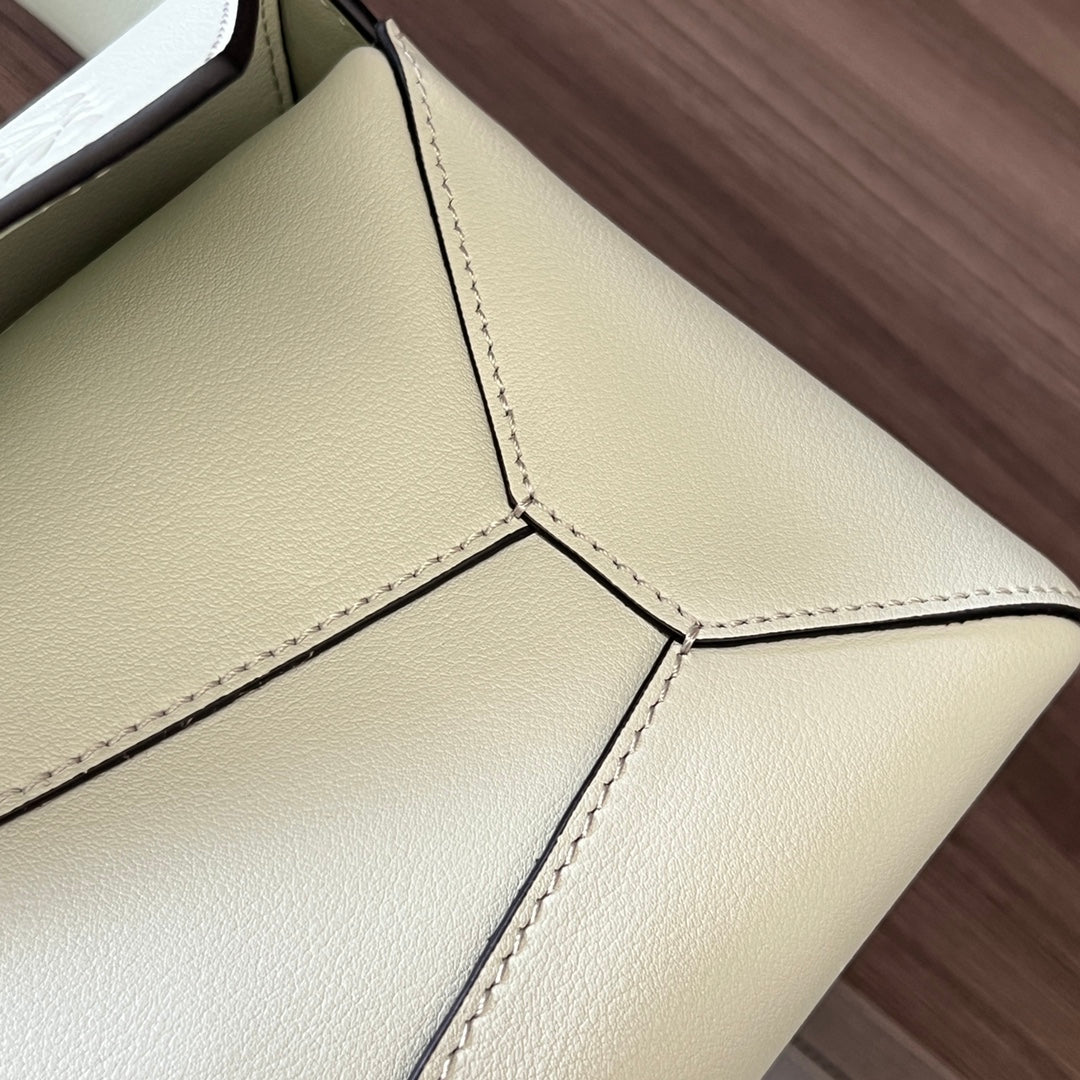 Loew Puzzle 28.7cm Hobo Bag Light Green Smooth Calfskin mysite