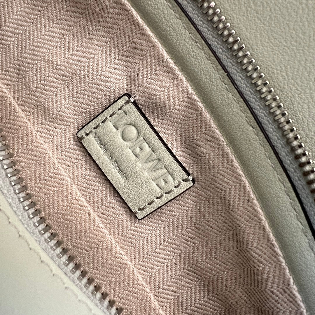 Loew Puzzle 28.7cm Hobo Bag Light Green Smooth Calfskin mysite