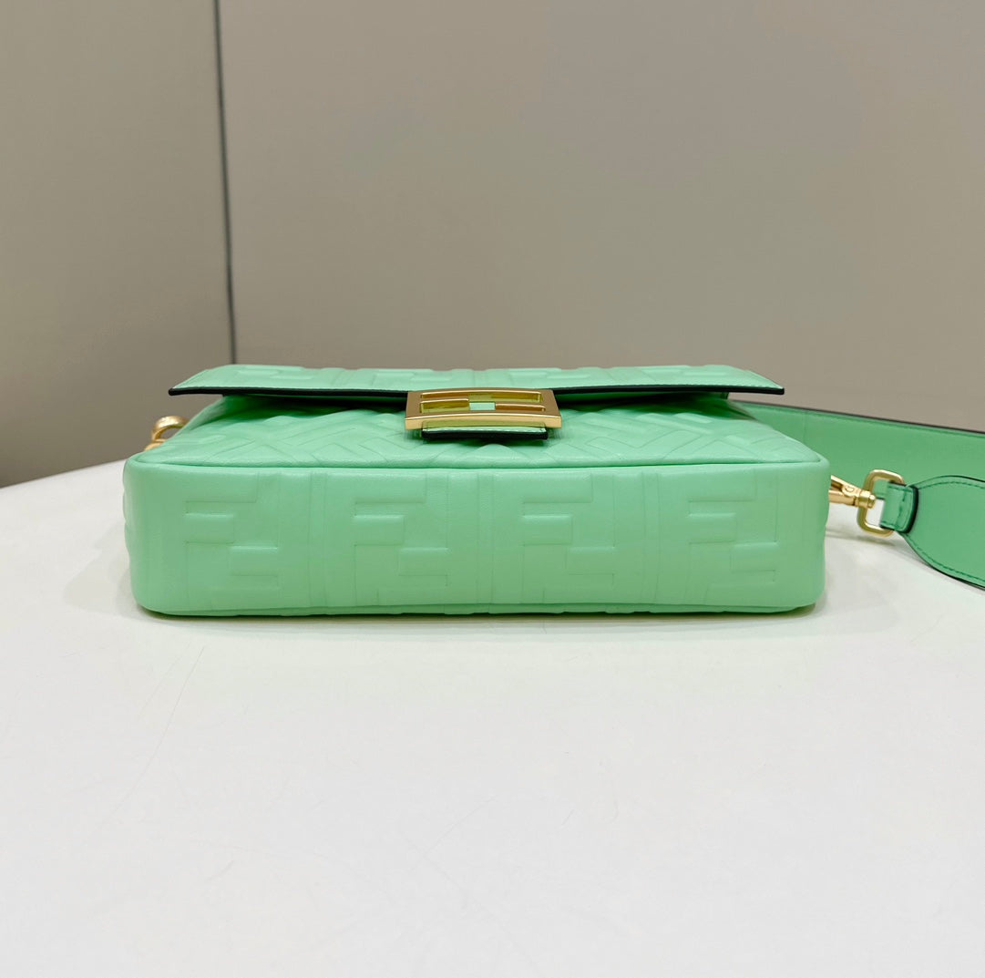 Baguette 27cm Green Lambskin Gold Hardware mysite