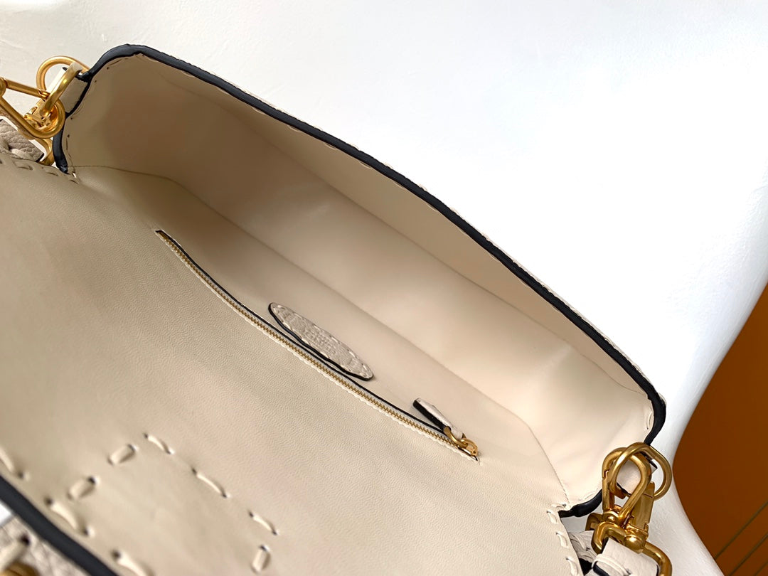 Fend Baguette 27 Bag Beige Calfskin Ghw mysite