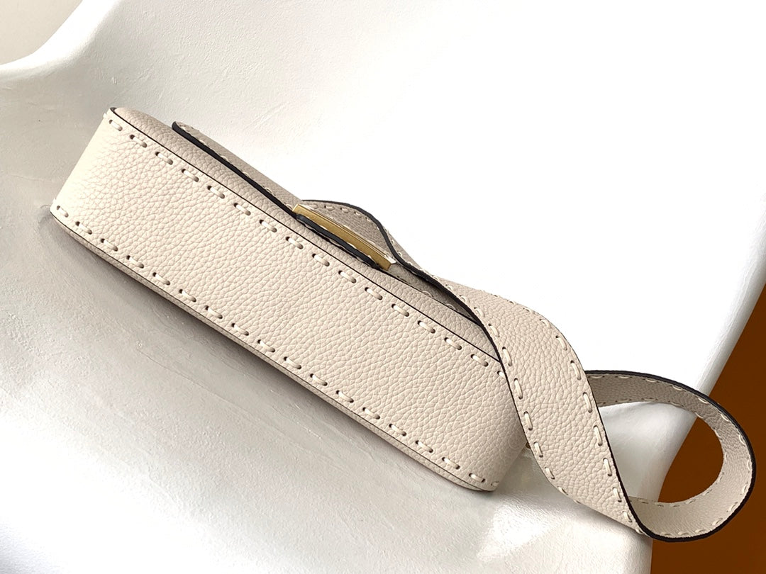 Fend Baguette 27 Bag Beige Calfskin Ghw mysite