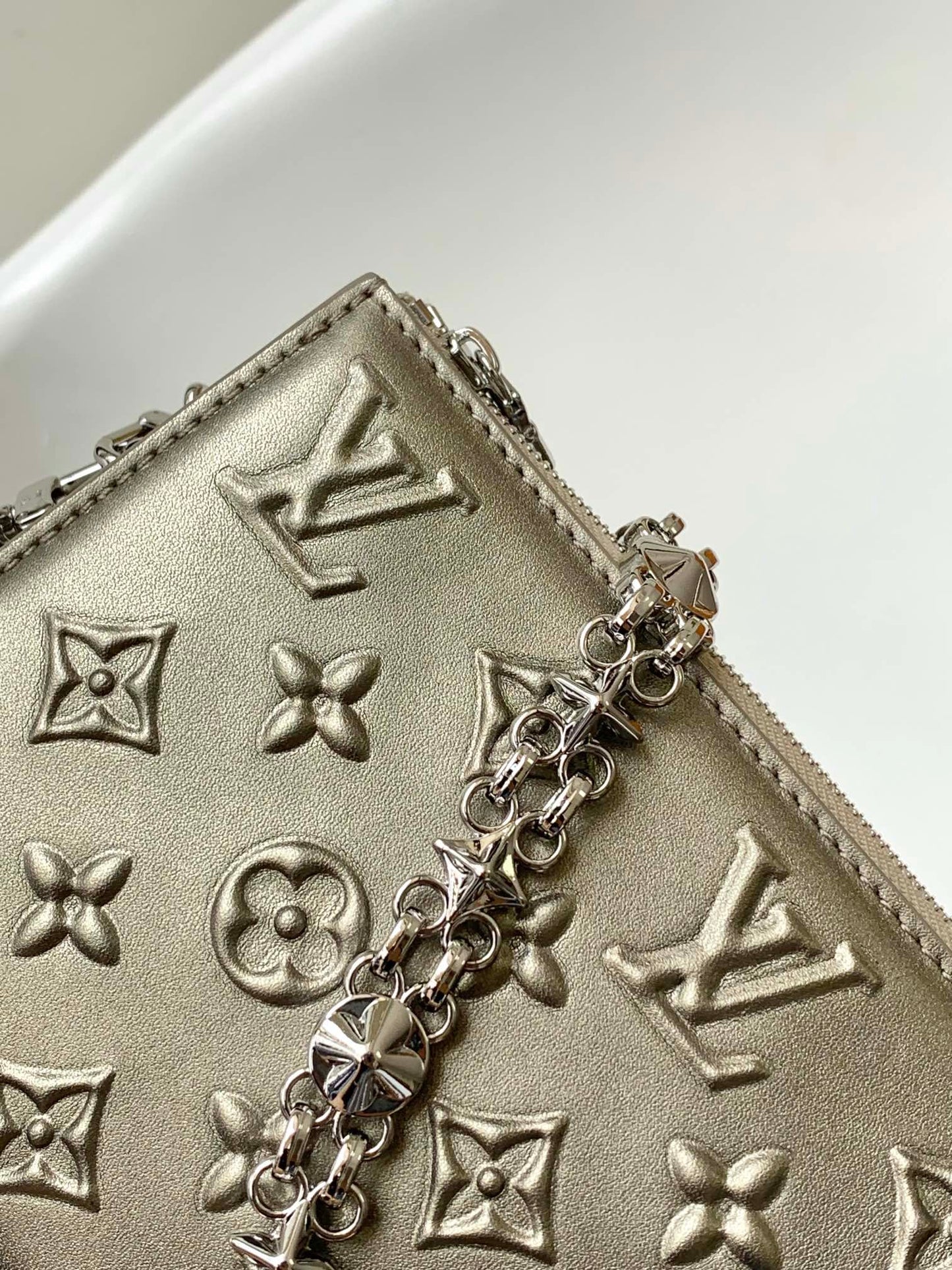 LV Lexington Pochette Shoulder Bag 21.5 Metallic Sliver Monogram Embossed Cafskin mysite