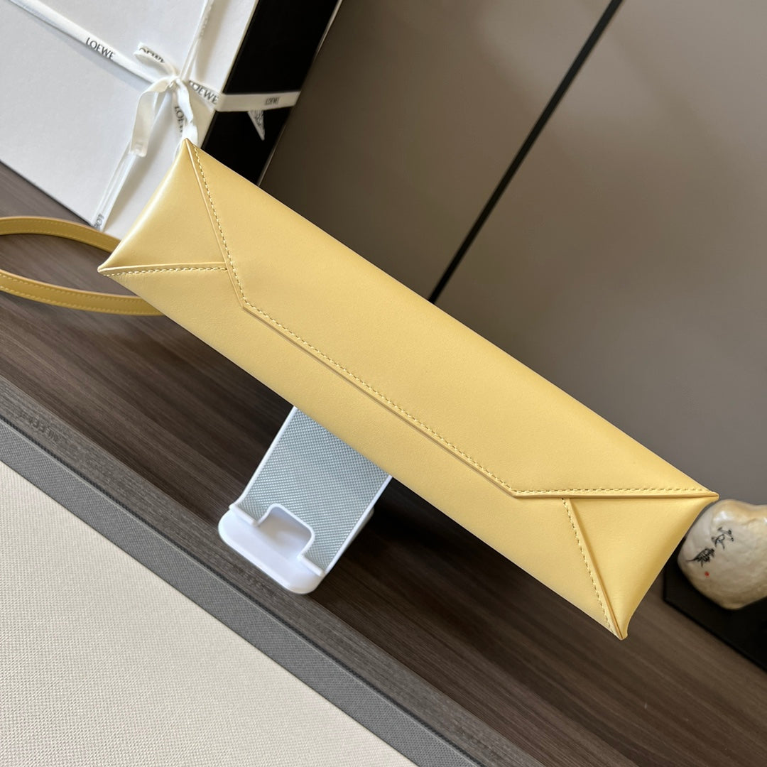 STANDARD A4 TOTE BAG IN LIGHT YELLOW CALFSKIN mysite