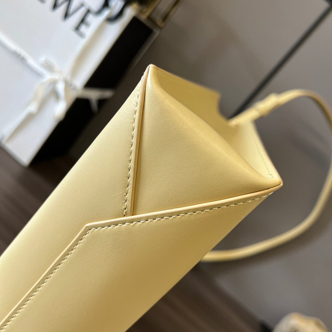 STANDARD A4 TOTE BAG IN LIGHT YELLOW CALFSKIN mysite