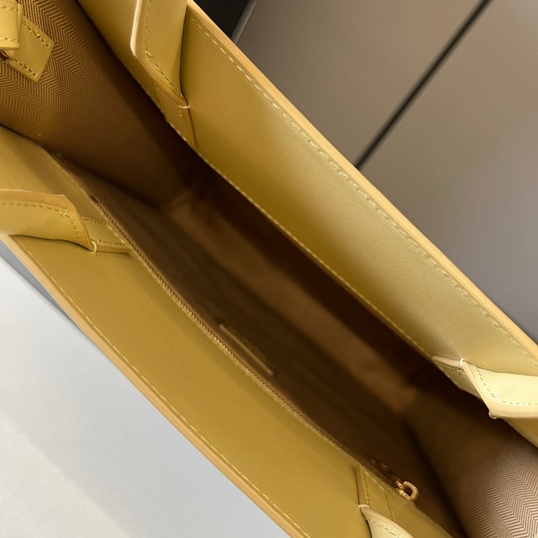 STANDARD A4 TOTE BAG IN LIGHT YELLOW CALFSKIN mysite