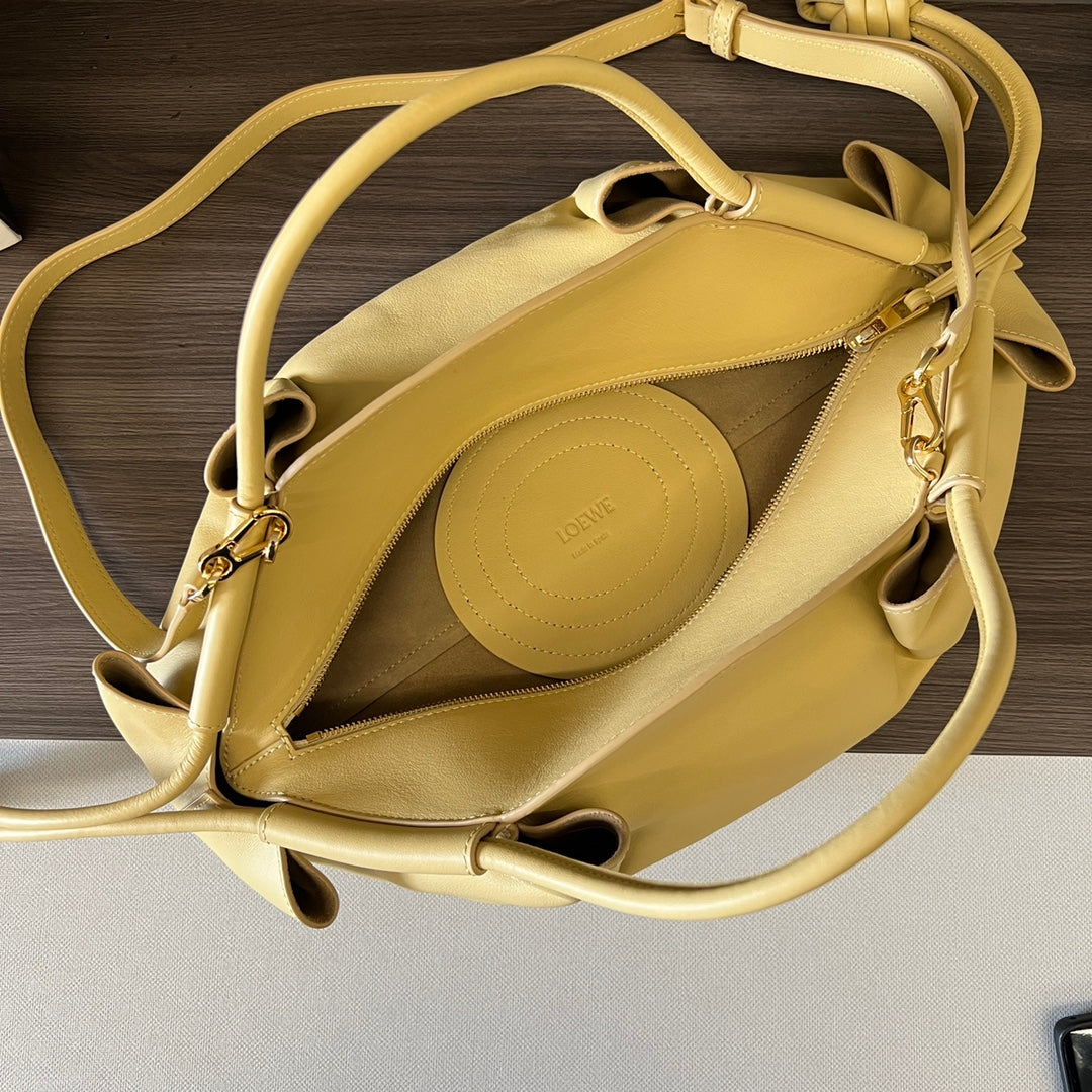 PASEO DUMPLING 31 BAG IN LIGHT YELLOW NAPPA CALFSKIN