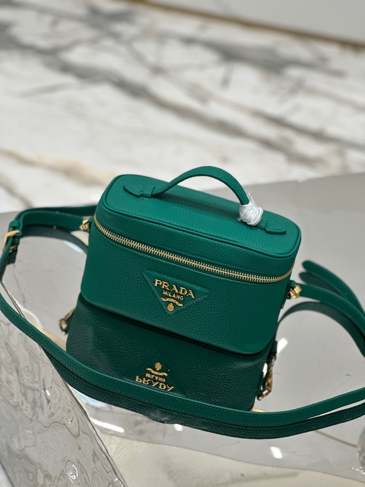 VANITY CASE 18 IN EMERALD GREEN GRAINED CALFSKIN GOLD HARDWARE mysite