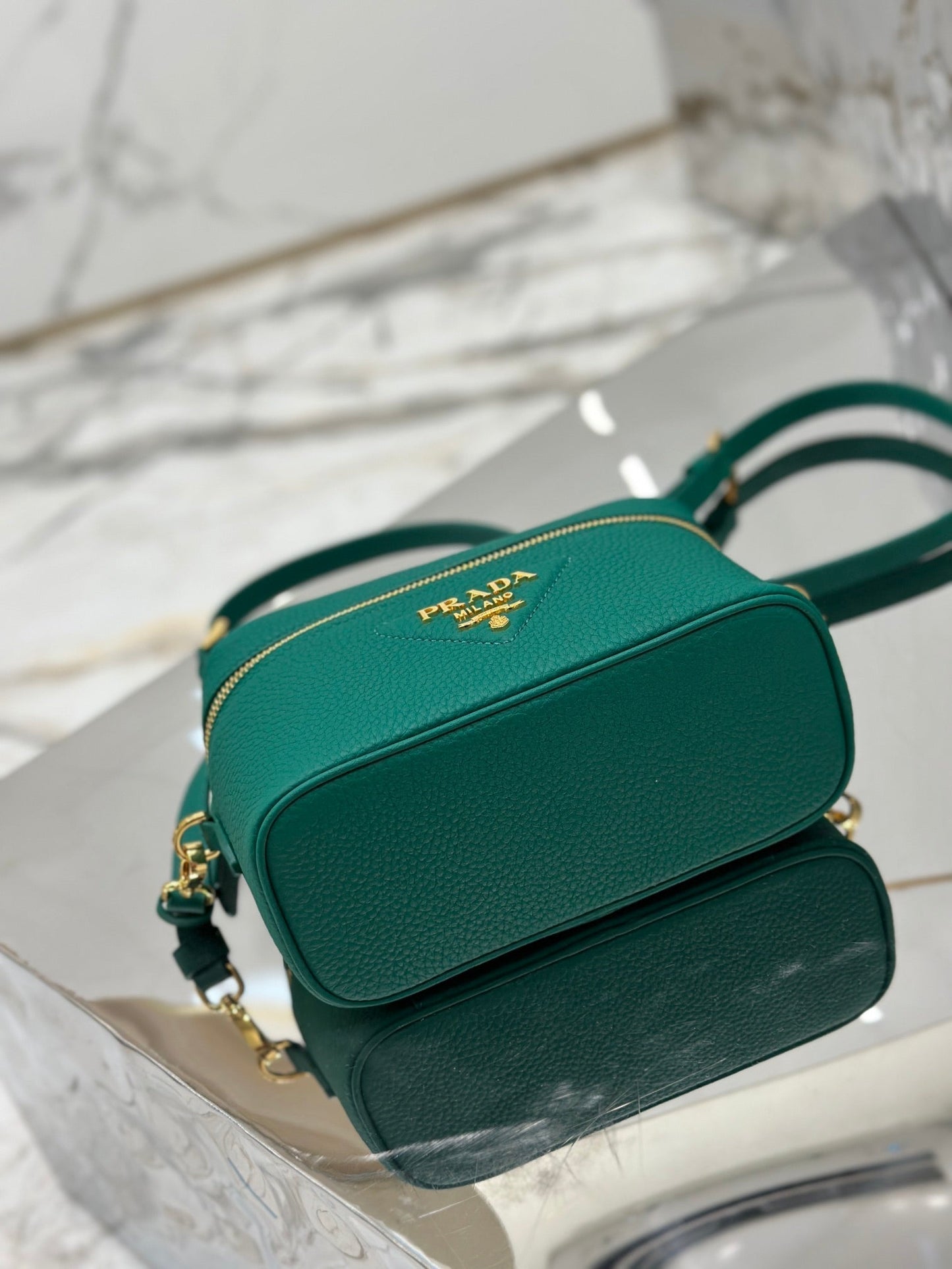 VANITY CASE 18 IN EMERALD GREEN GRAINED CALFSKIN GOLD HARDWARE mysite