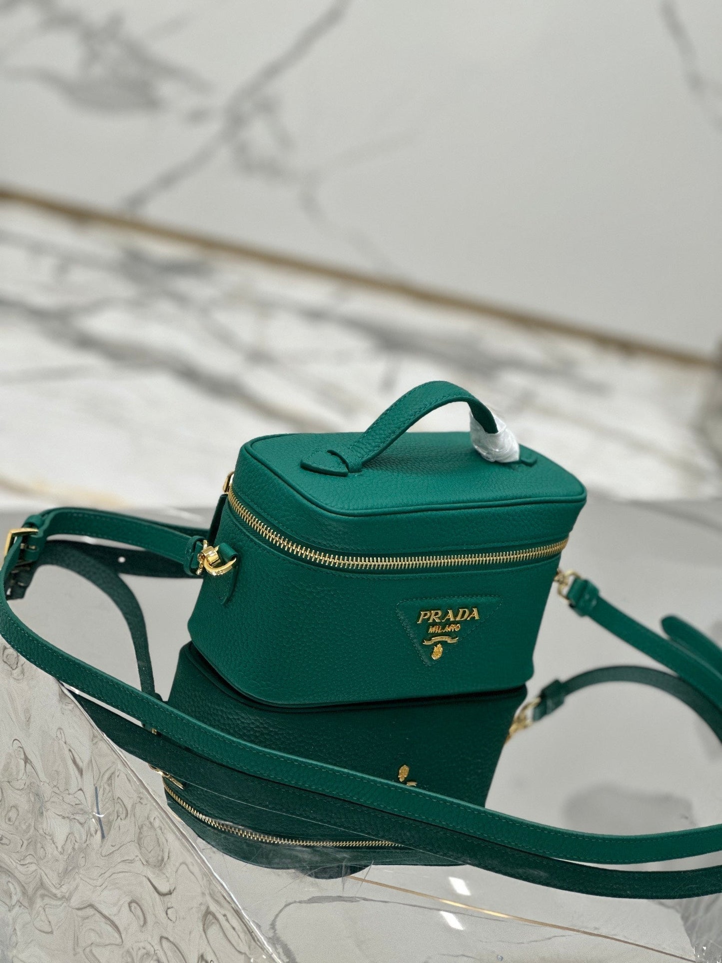 VANITY CASE 18 IN EMERALD GREEN GRAINED CALFSKIN GOLD HARDWARE mysite