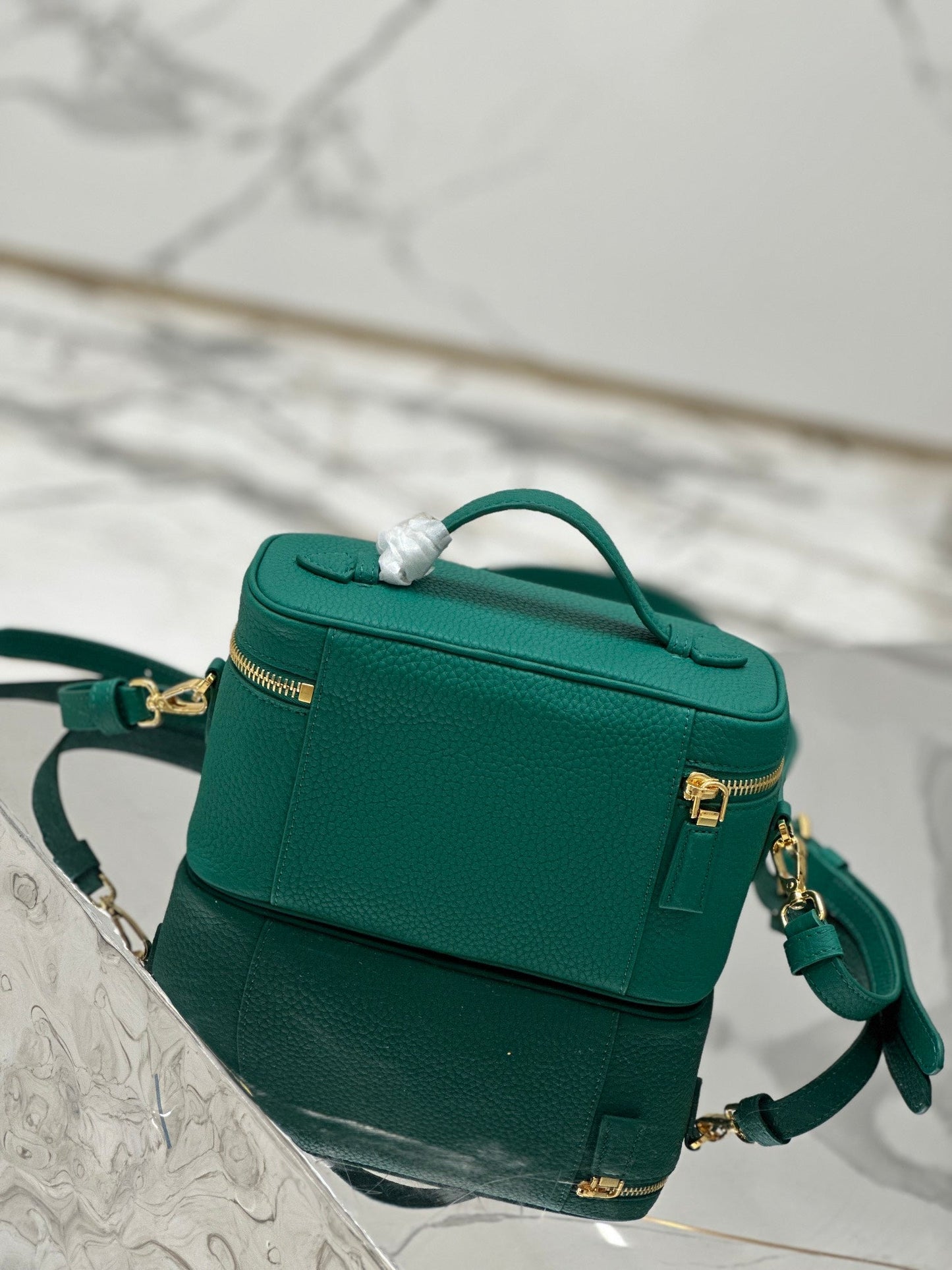 VANITY CASE 18 IN EMERALD GREEN GRAINED CALFSKIN GOLD HARDWARE mysite