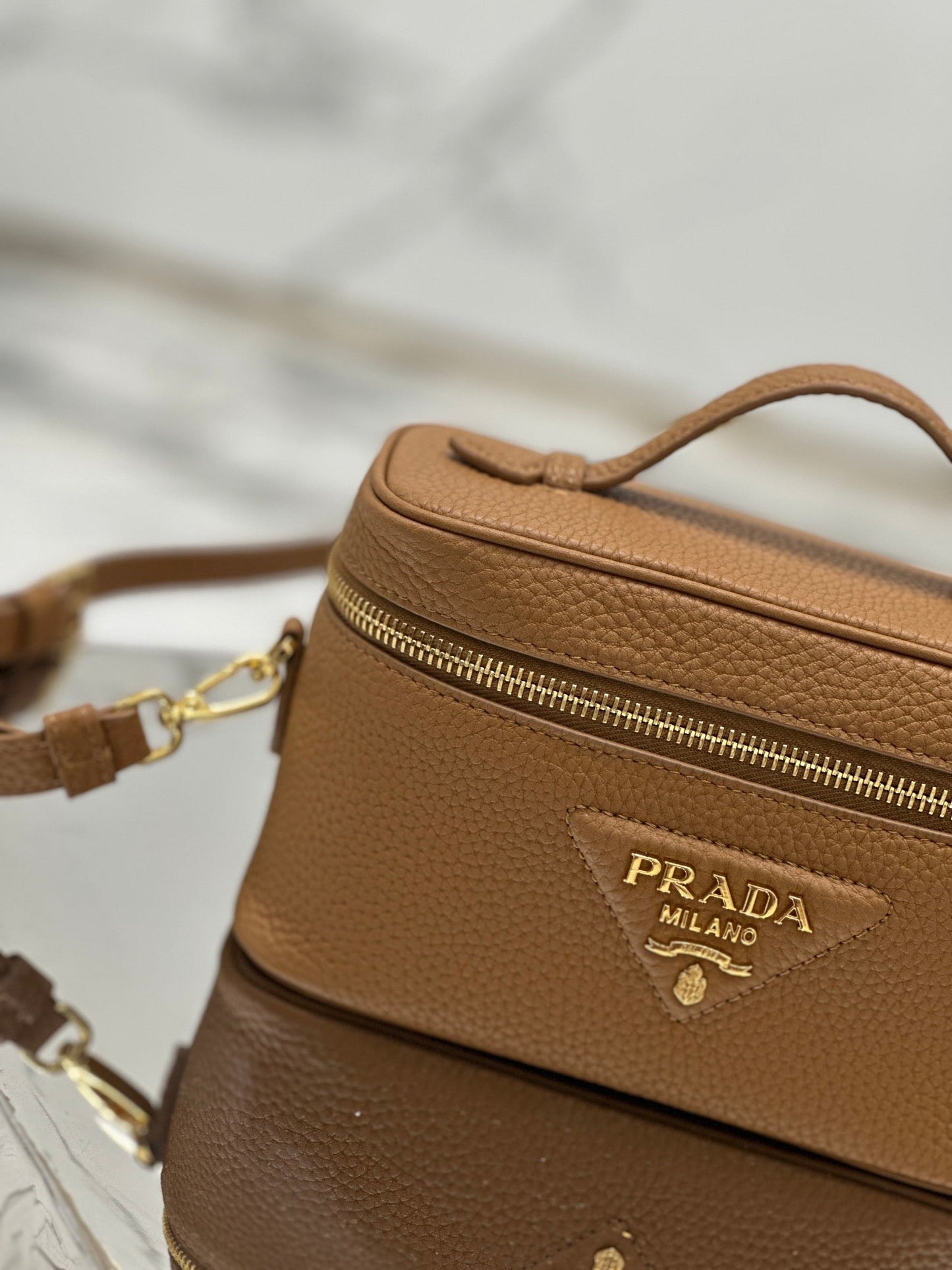 VANITY CASE 18 IN RUSSET BROWN GRAINED CALFSKIN GOLD HARDWARE mysite