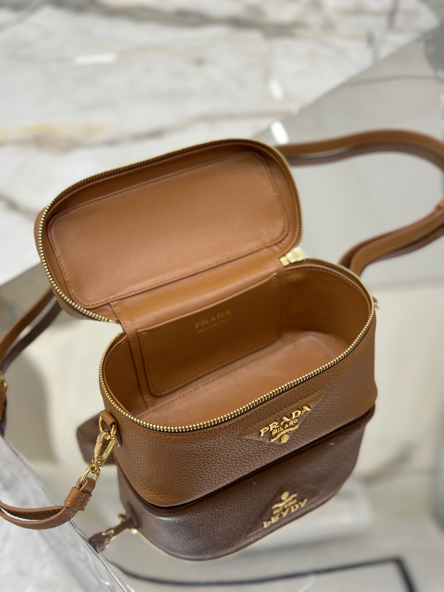 VANITY CASE 18 IN RUSSET BROWN GRAINED CALFSKIN GOLD HARDWARE mysite