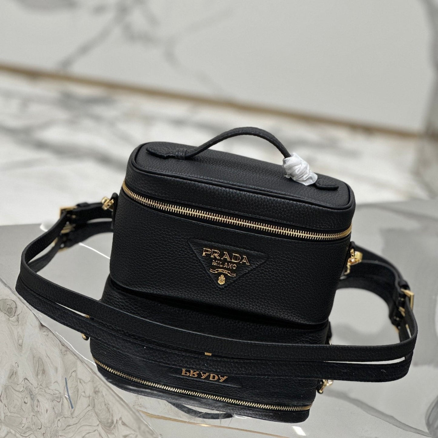 VANITY CASE 18 IN BLACK GRAINED CALFSKIN GOLD HARDWARE mysite