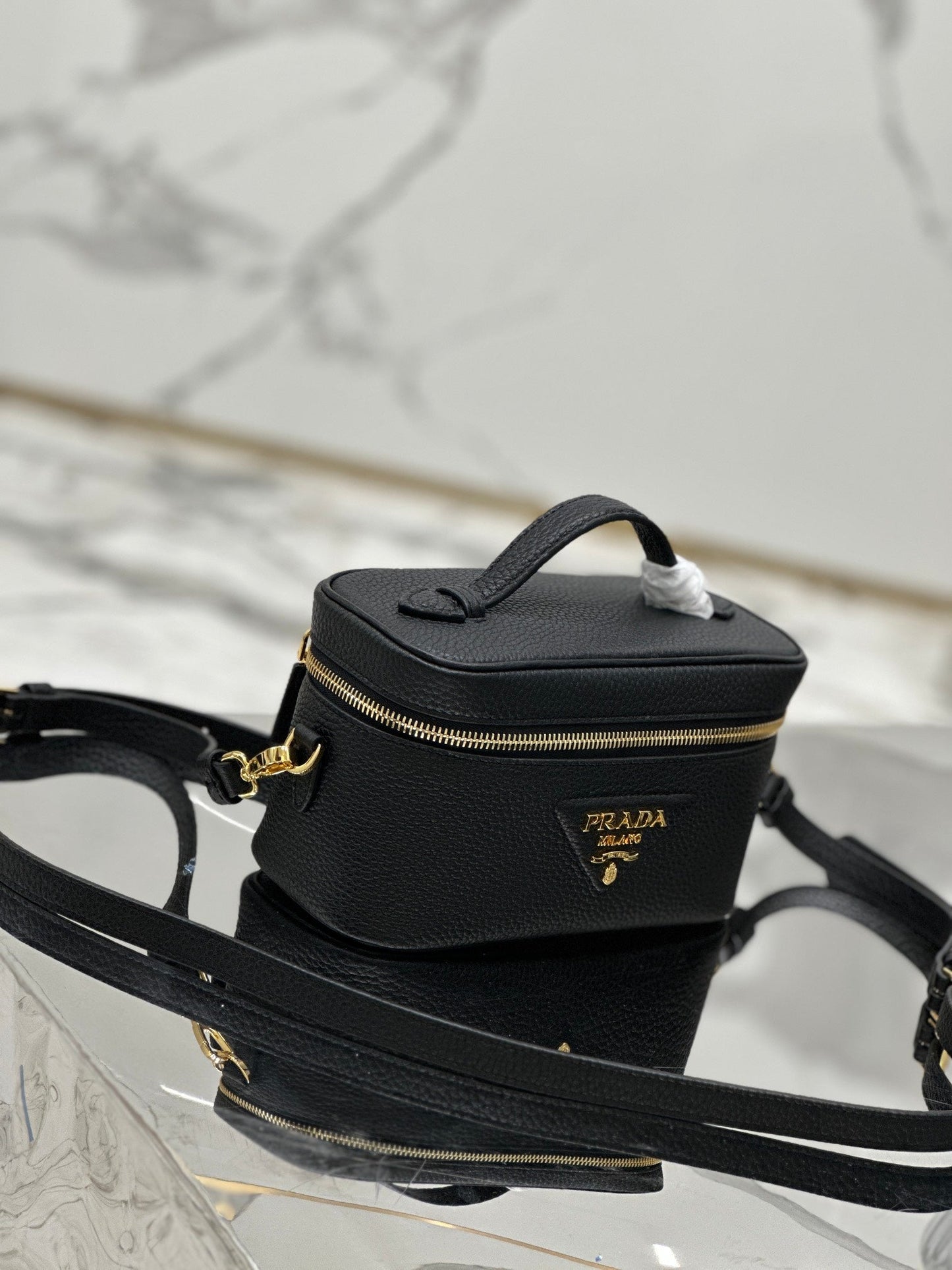 VANITY CASE 18 IN BLACK GRAINED CALFSKIN GOLD HARDWARE mysite