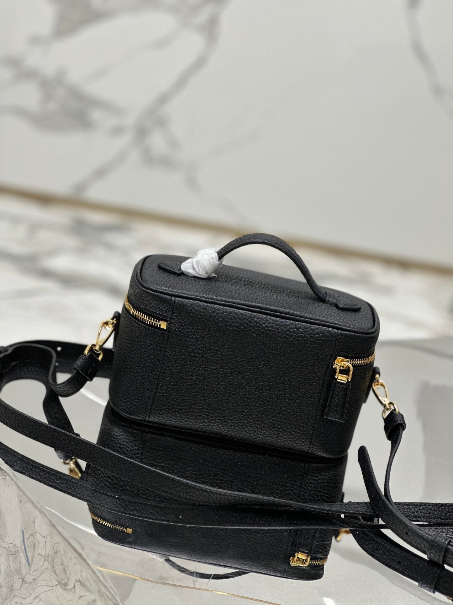 VANITY CASE 18 IN BLACK GRAINED CALFSKIN GOLD HARDWARE mysite