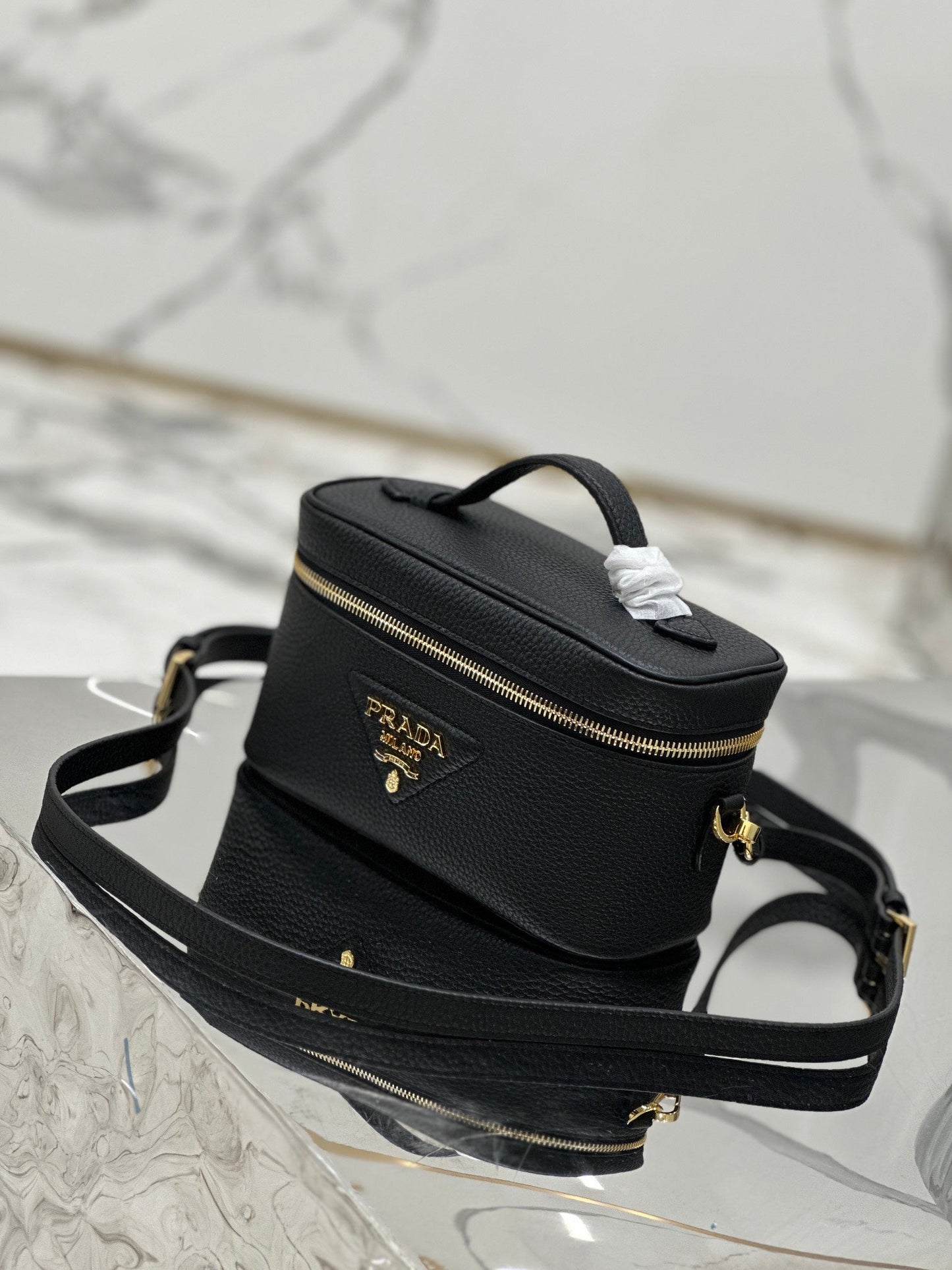 VANITY CASE 18 IN BLACK GRAINED CALFSKIN GOLD HARDWARE mysite