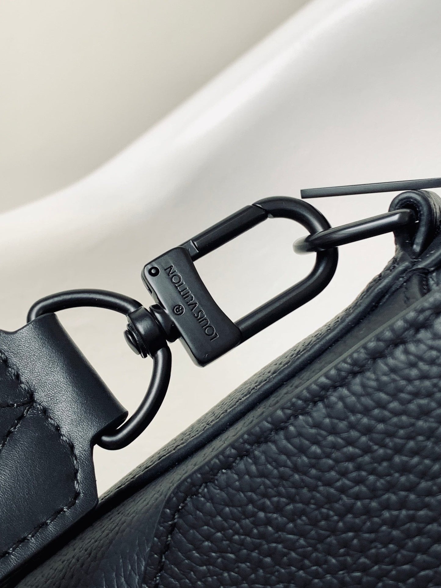 LV Fastline Messenger Bag 23.5 Black Cowhide HW mysite