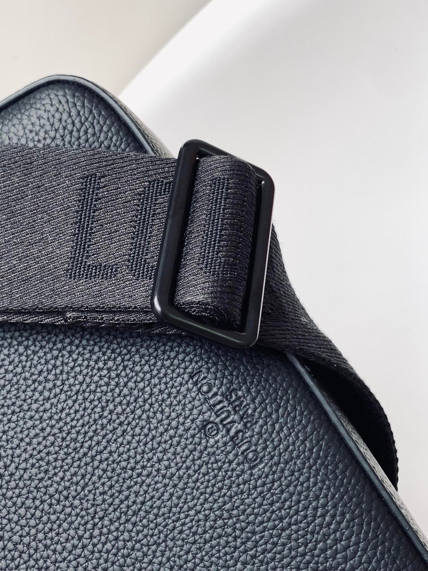 LV Fastline Messenger Bag 23.5 Black Cowhide HW mysite