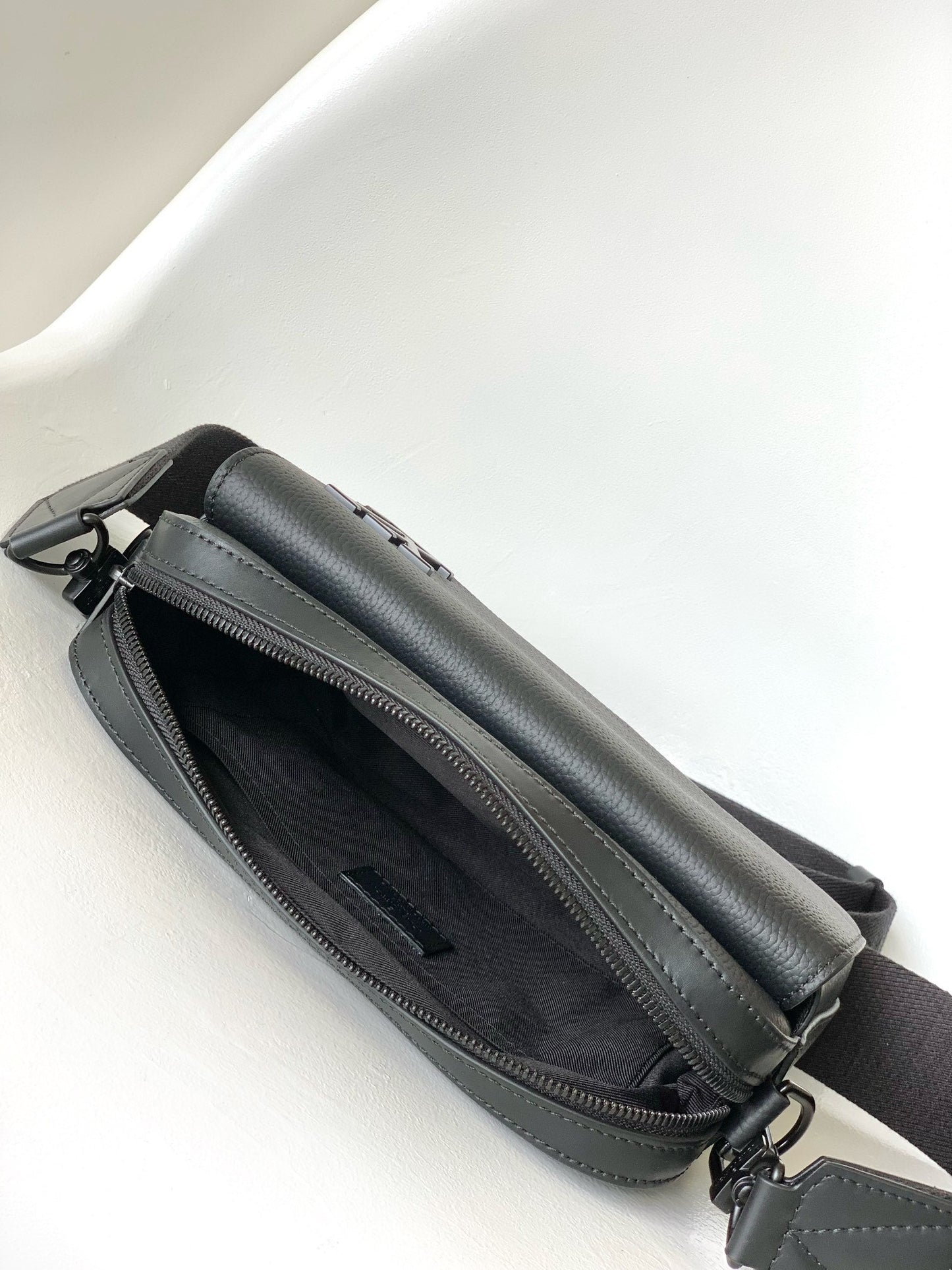 LV Fastline Messenger Bag 23.5 Black Cowhide HW mysite