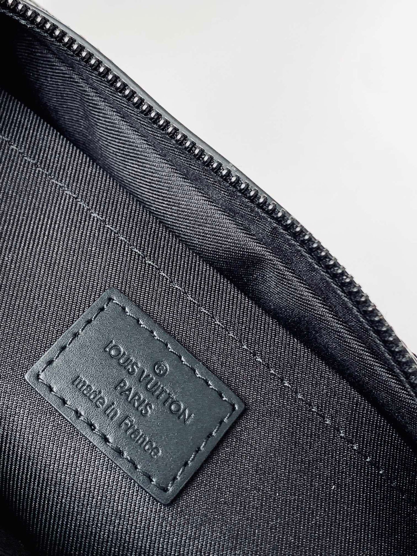 LV Fastline Messenger Bag 23.5 Black Cowhide HW mysite