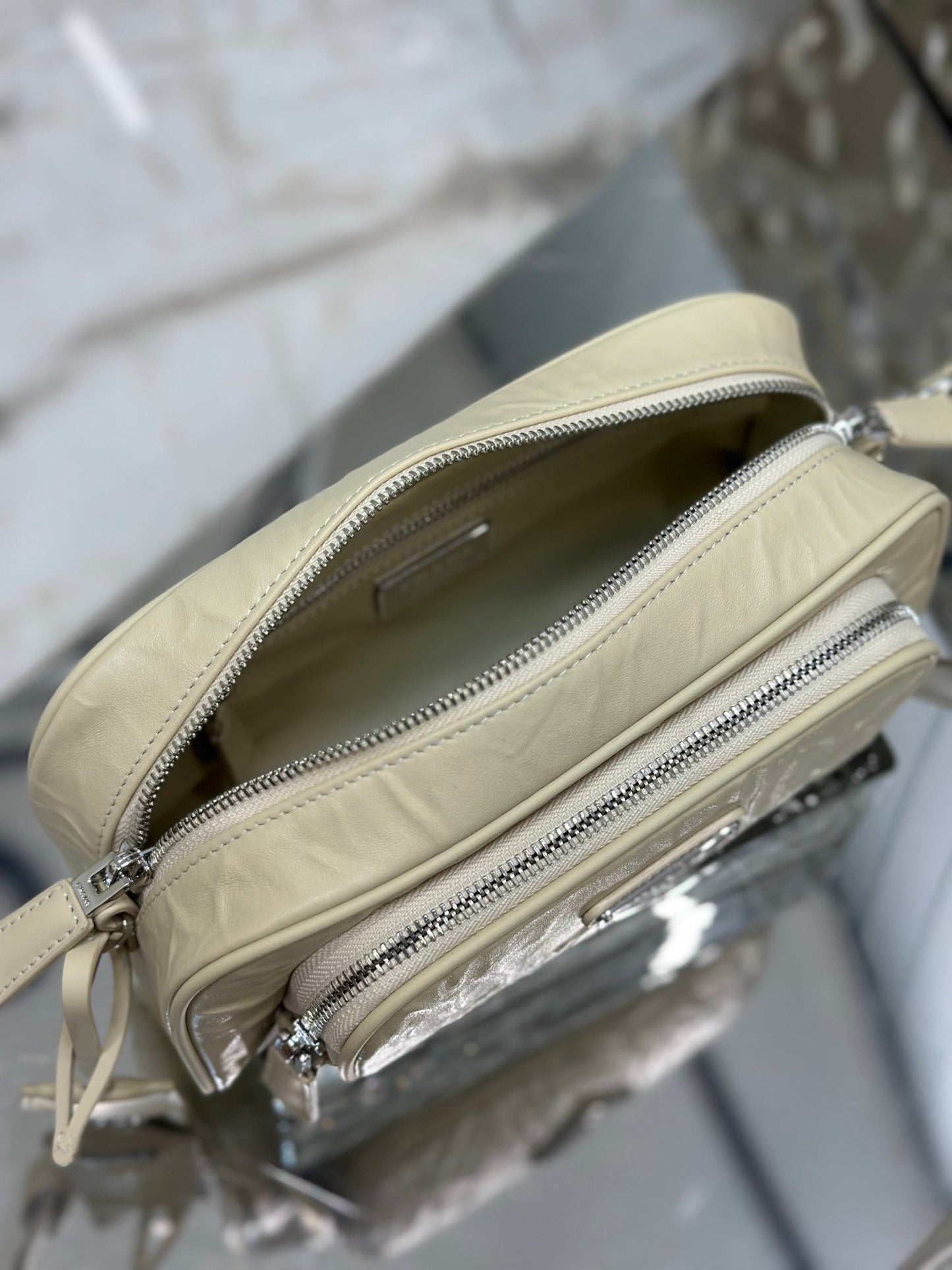 CAMERA BAG 23 IN CREAM WRINKLED LAMBSKIN mysite
