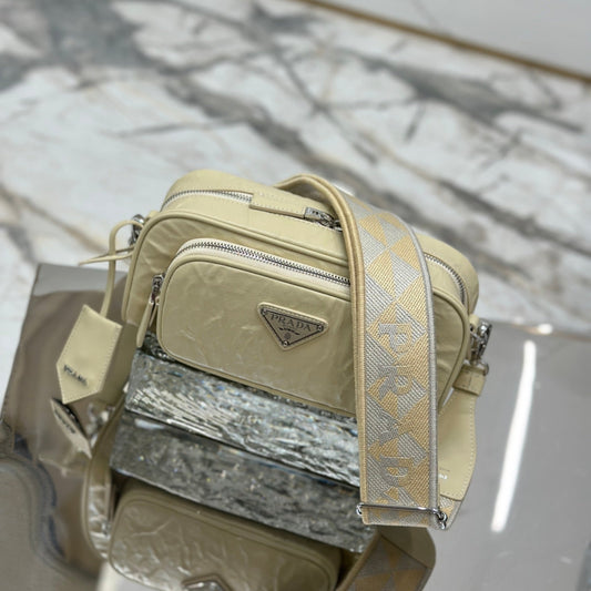 CAMERA BAG 23 IN CREAM WRINKLED LAMBSKIN mysite