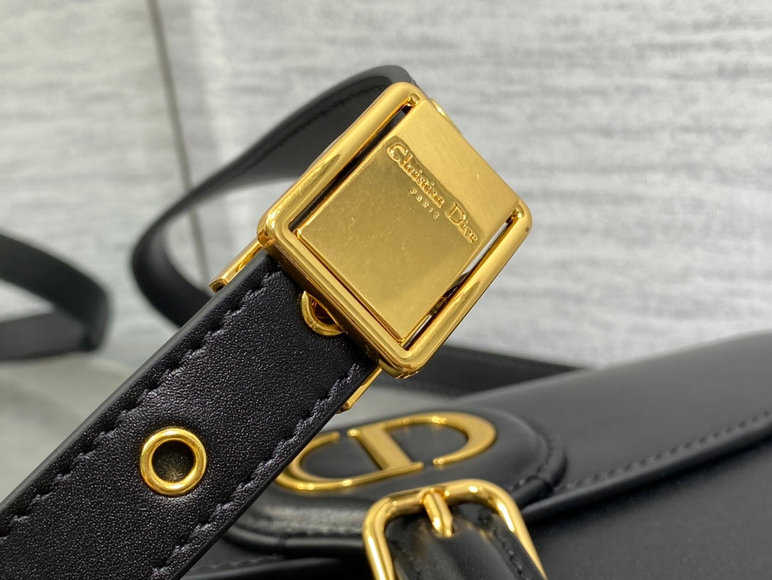 MEDIUM CD BOBBY 22CM BLACK CALFSKIN GOLD HARDWARE mysite