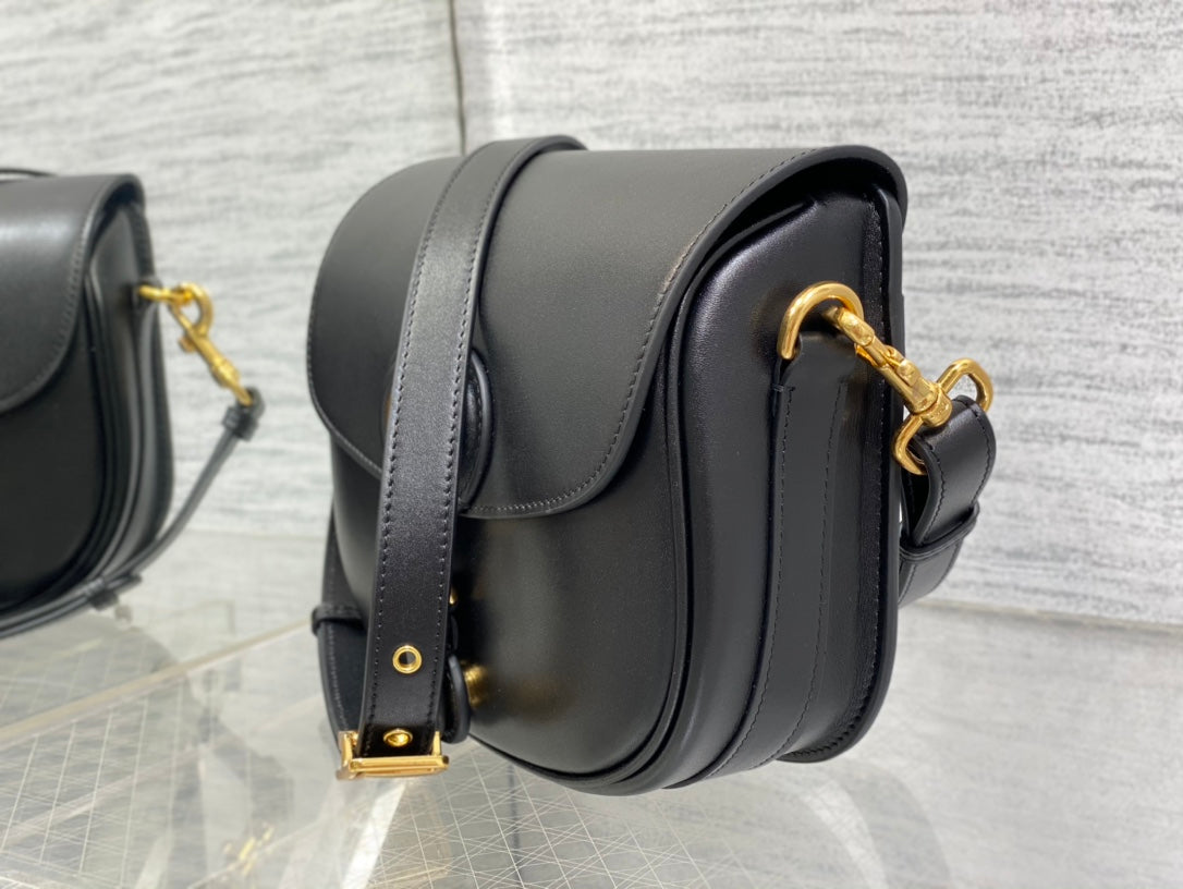 MEDIUM CD BOBBY 22CM BLACK CALFSKIN GOLD HARDWARE mysite